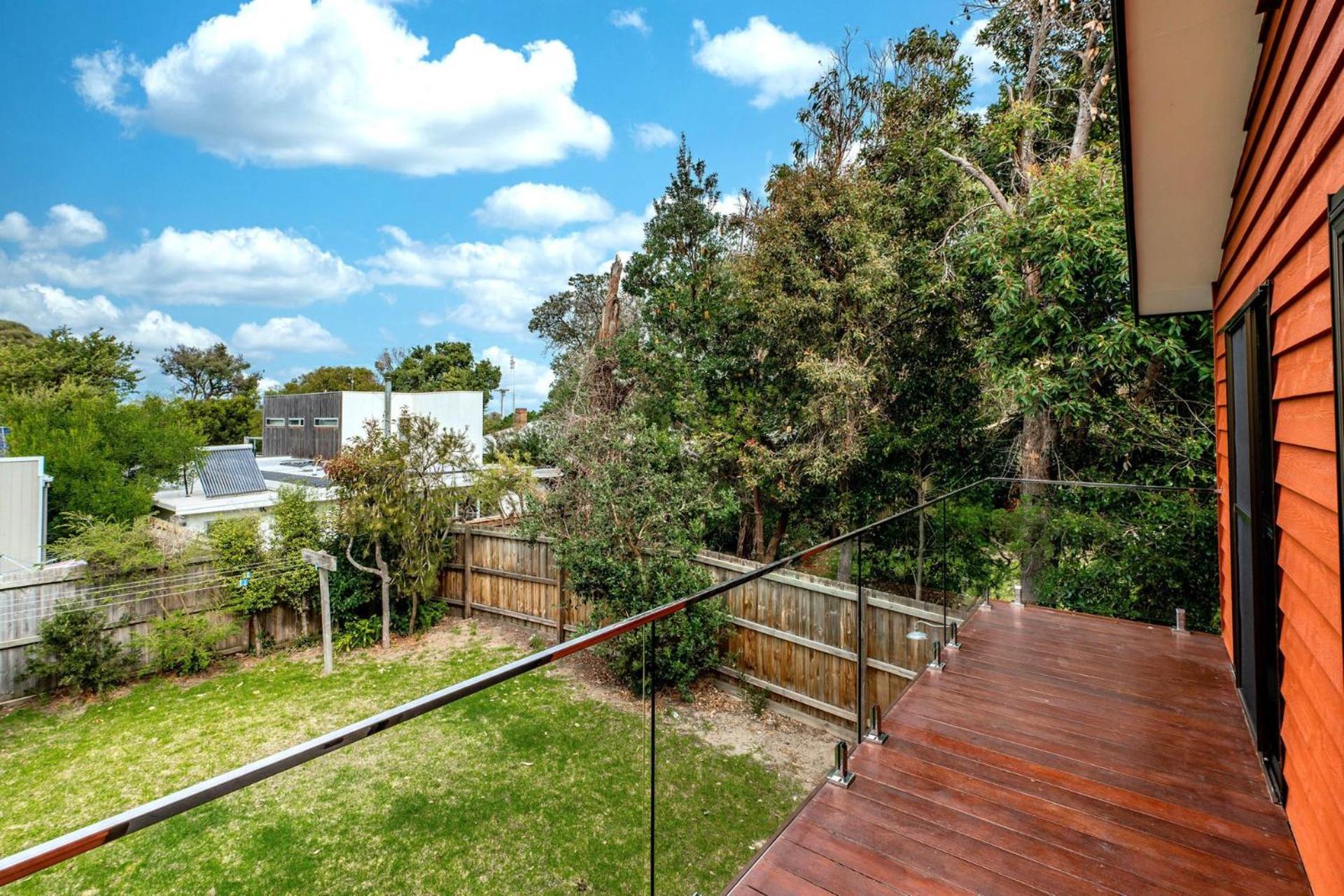 Wavelength Free Wifi and Pet Friendly outside only