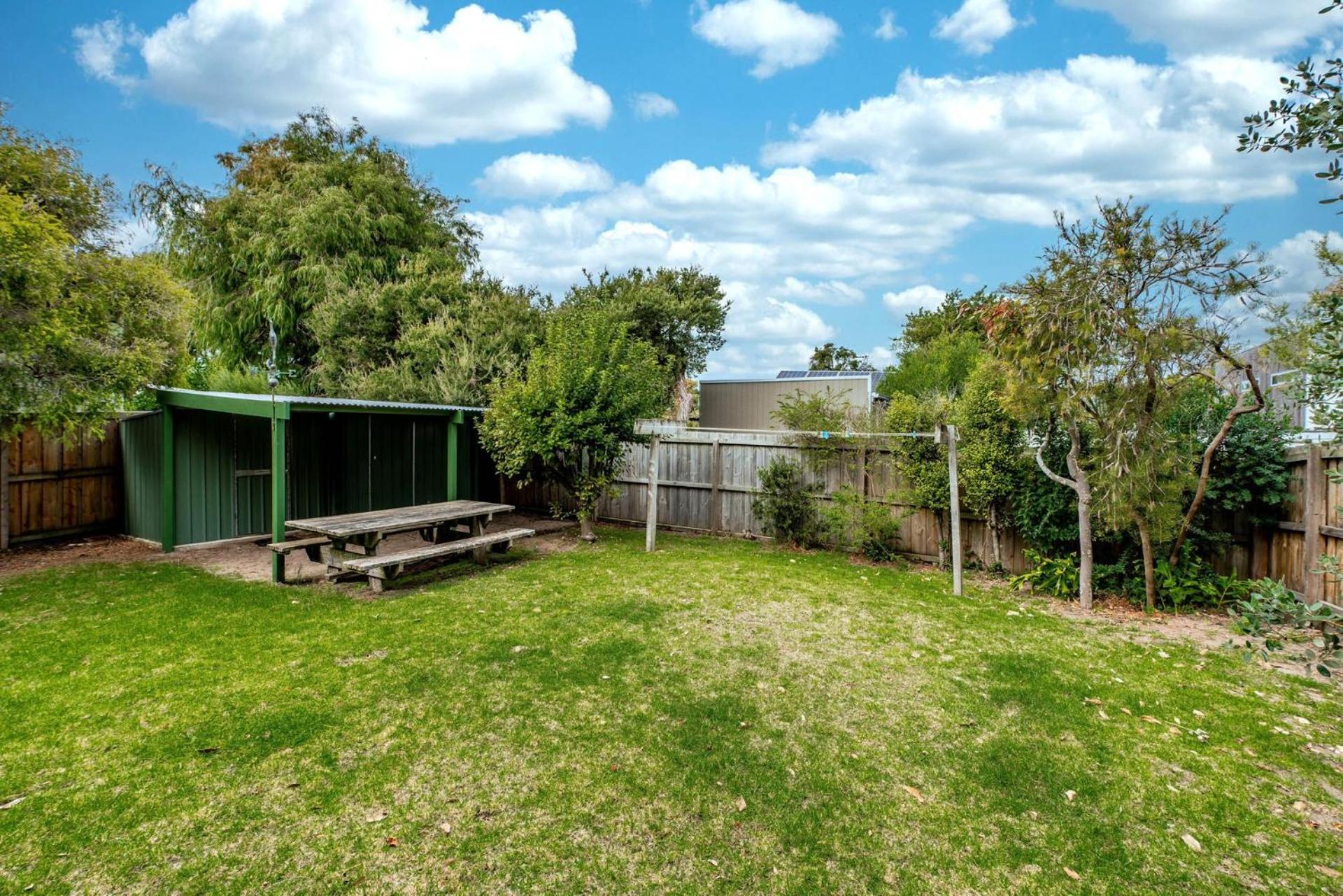 Wavelength Free Wifi and Pet Friendly outside only