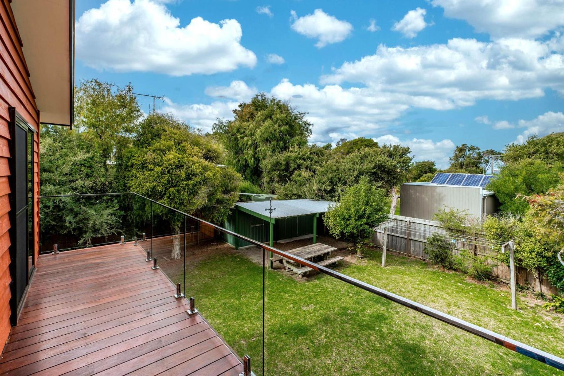 Wavelength Free Wifi and Pet Friendly outside only