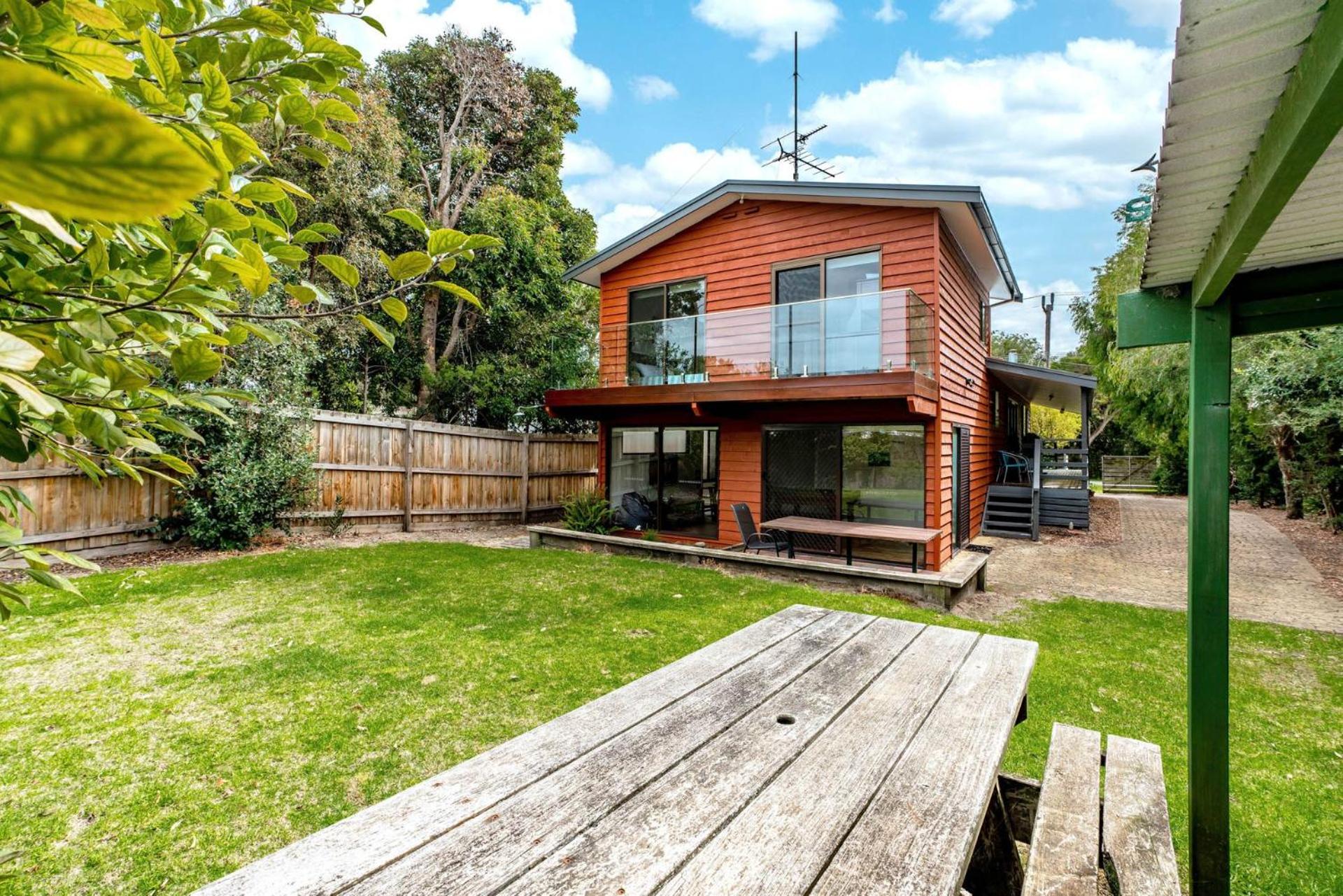 Wavelength Free Wifi and Pet Friendly outside only