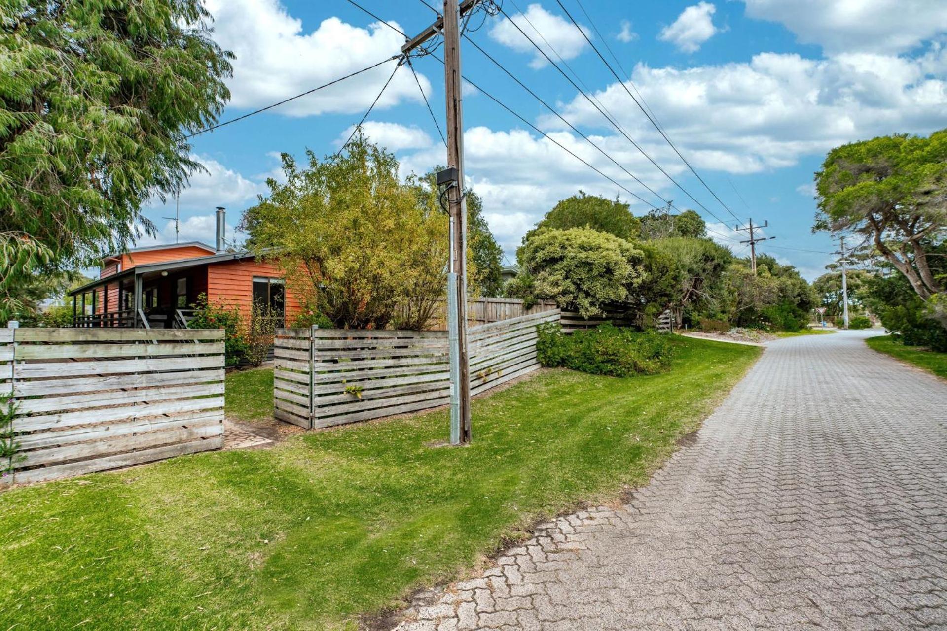 Wavelength Free Wifi and Pet Friendly outside only
