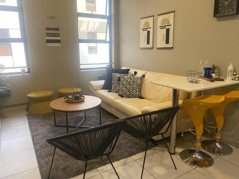 Stylish Dante’s 1-bedroom condo free Wifi & Cinema