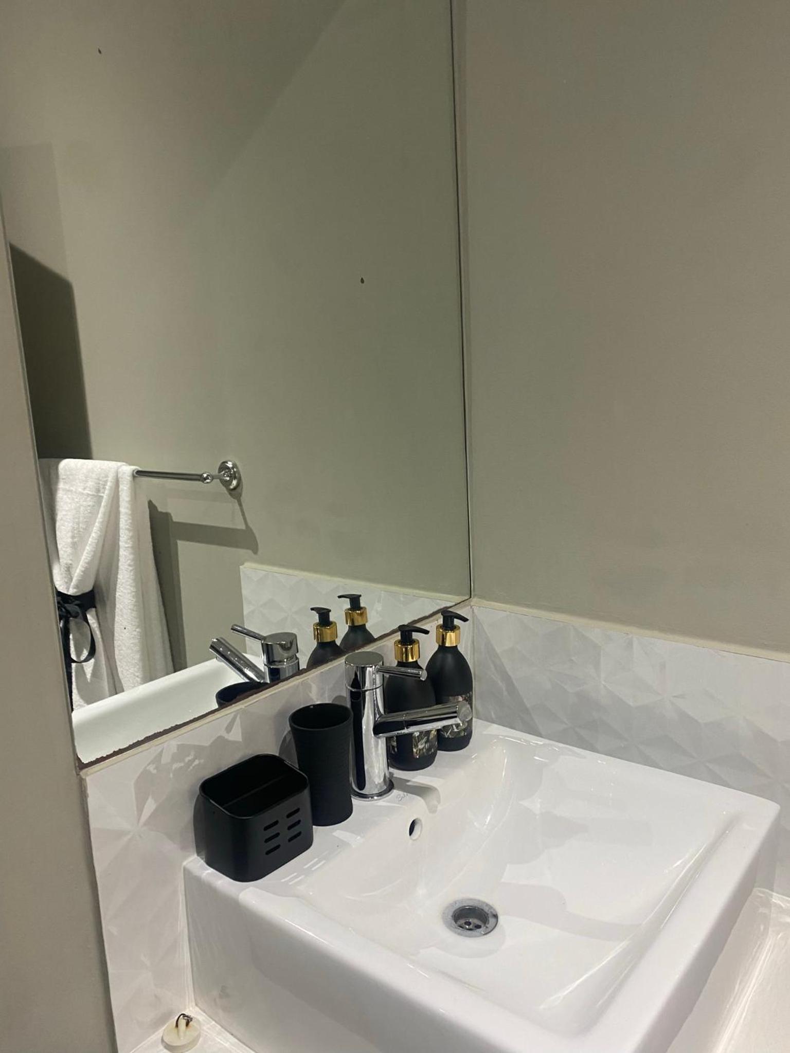 Stylish Dante’s 1-bedroom condo free Wifi & Cinema
