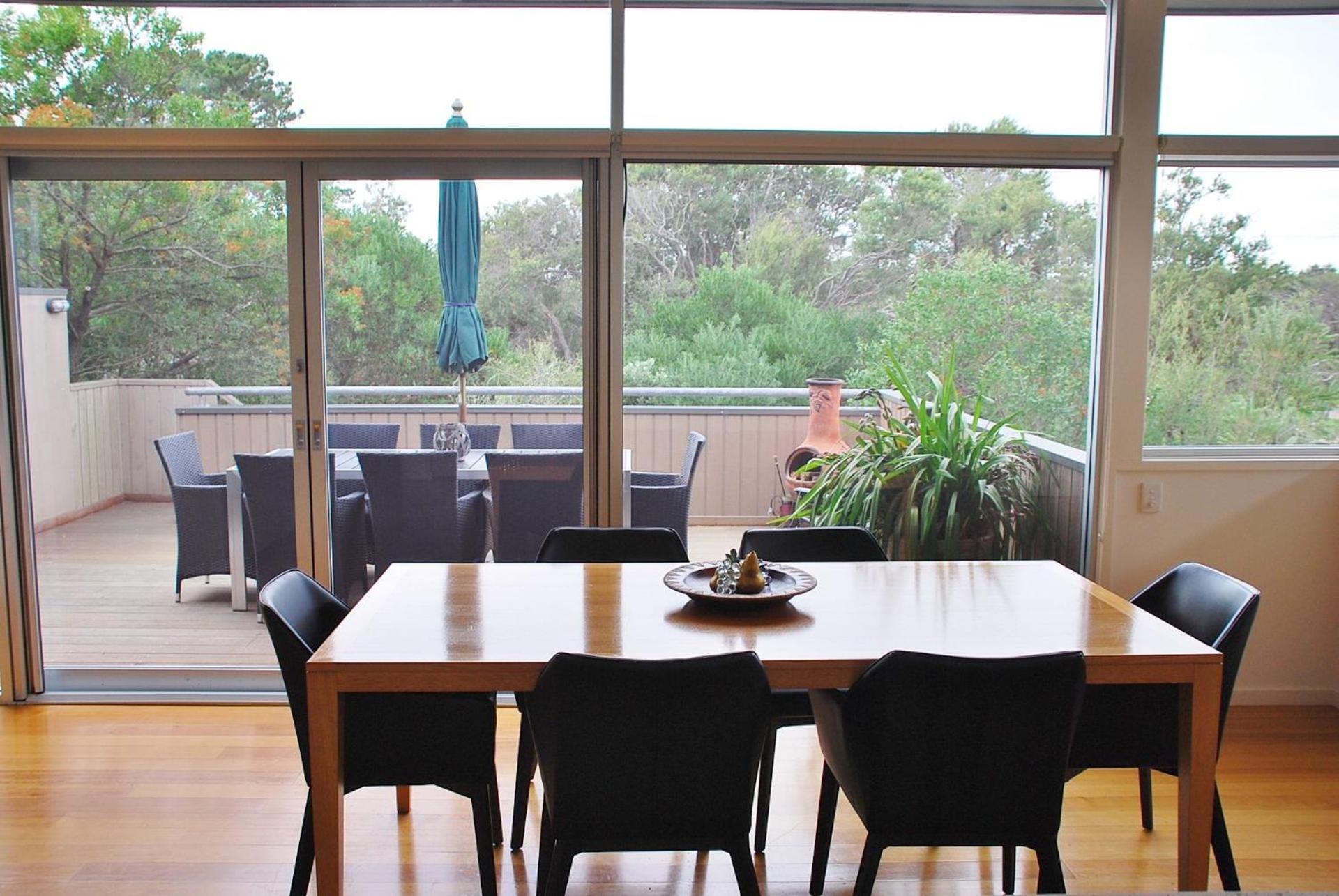 Stylish Holiday Home opposite Surf