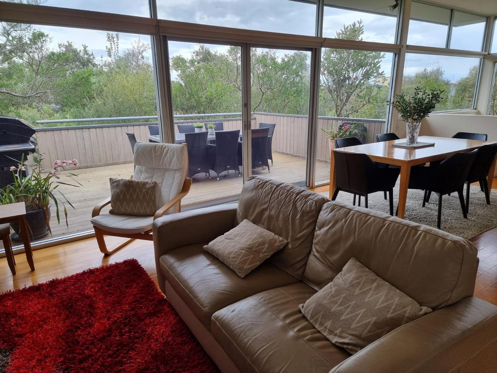 Stylish Holiday Home opposite Surf