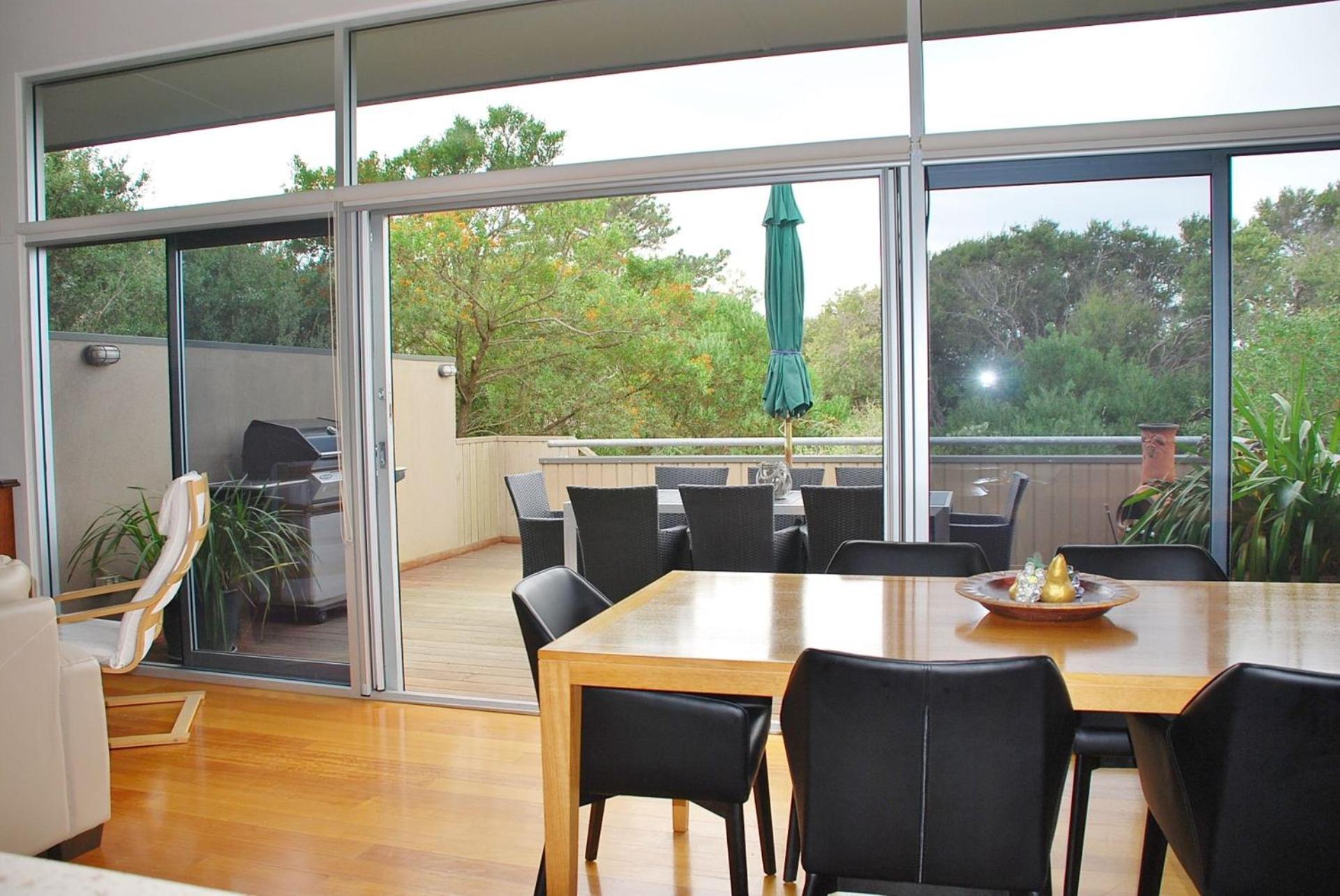 Stylish Holiday Home opposite Surf