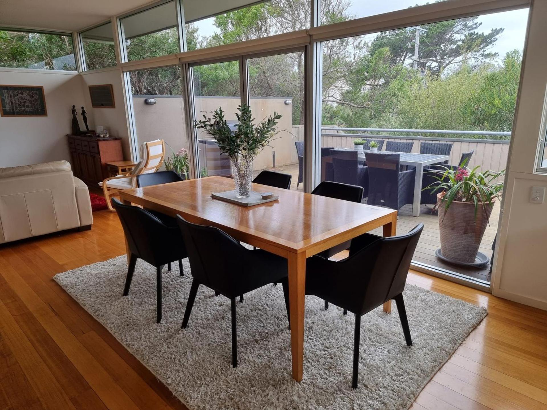 Stylish Holiday Home opposite Surf