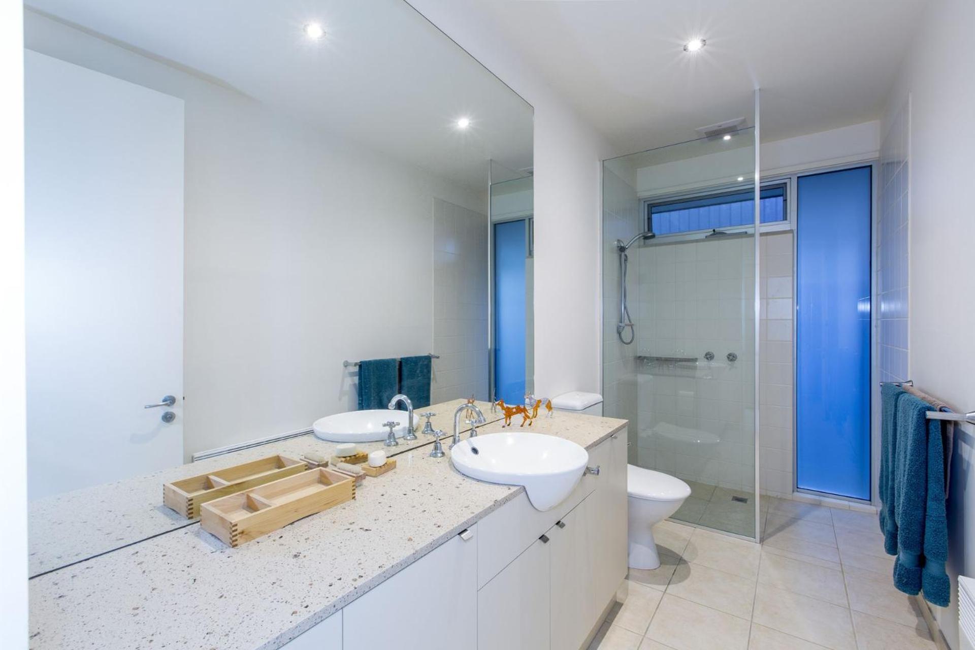 Stylish Holiday Home opposite Surf