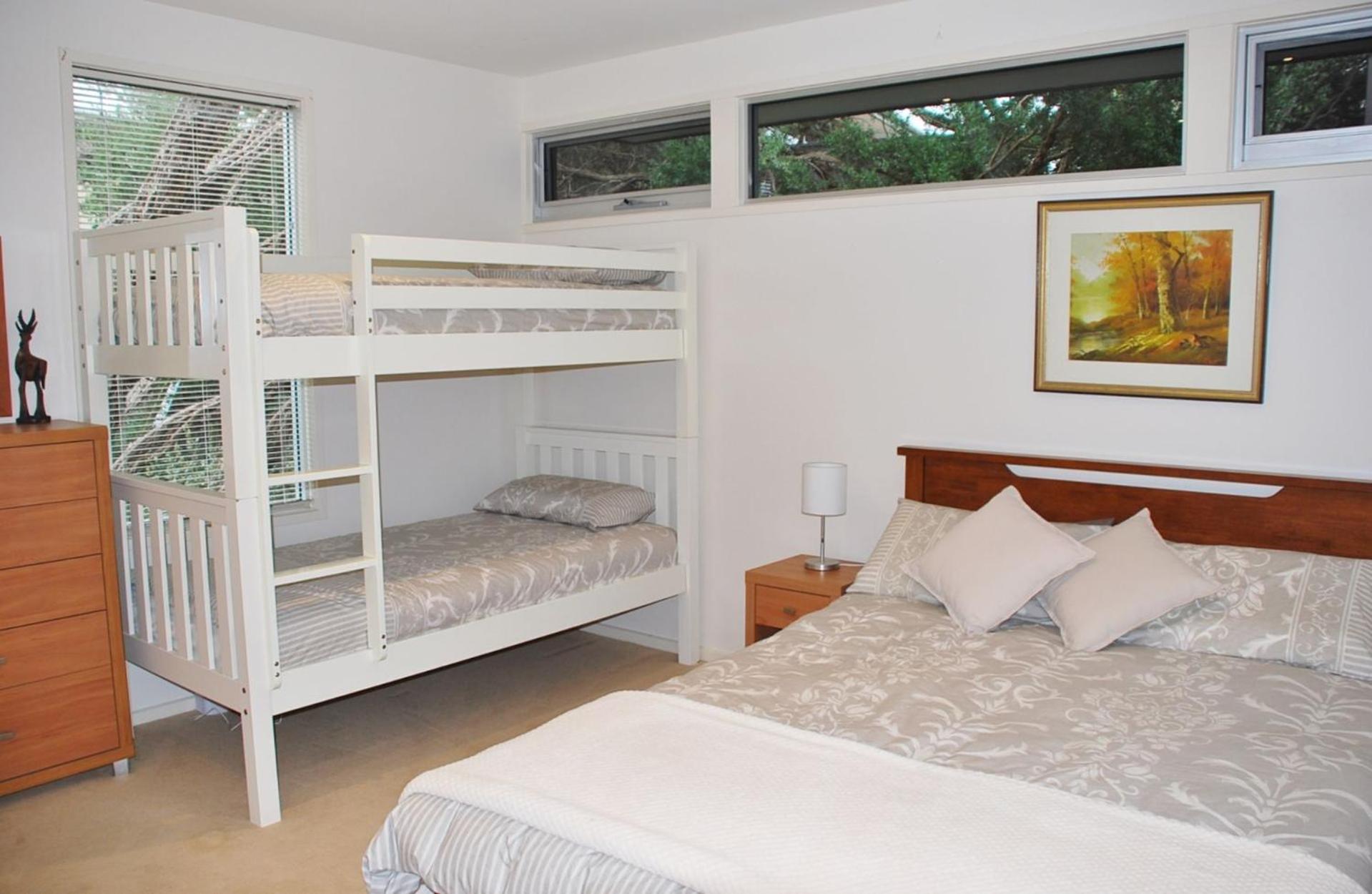 Stylish Holiday Home opposite Surf