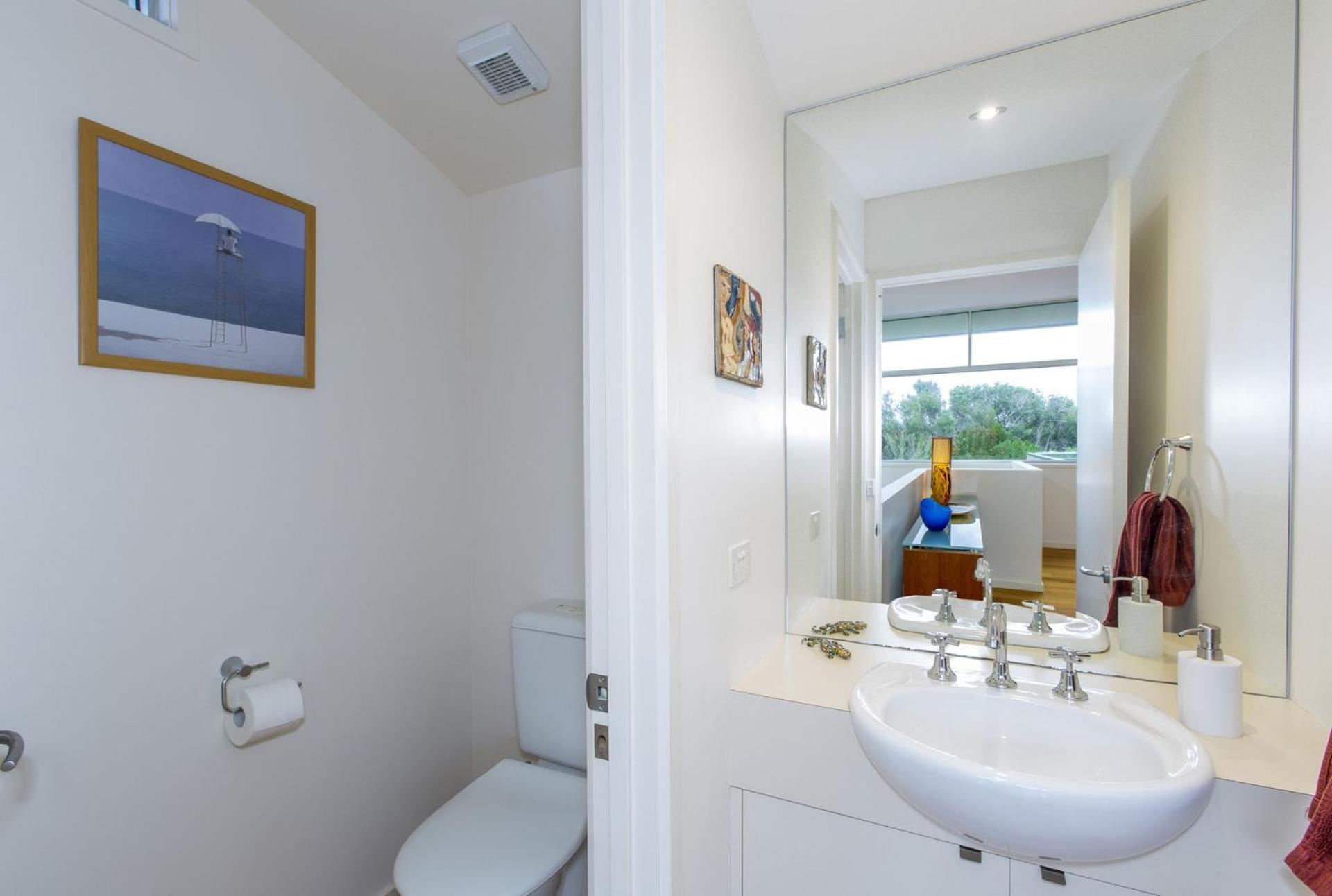 Stylish Holiday Home opposite Surf