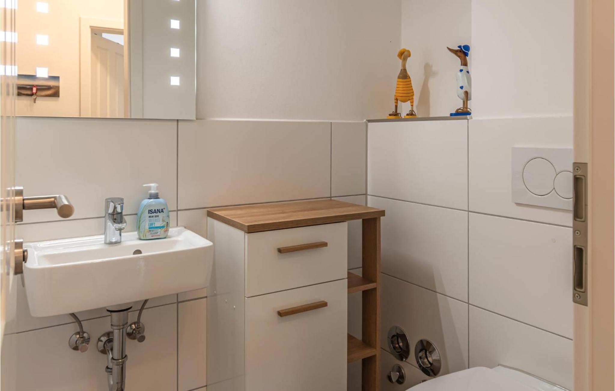 3 Bedroom Stunning Apartment In Büsum