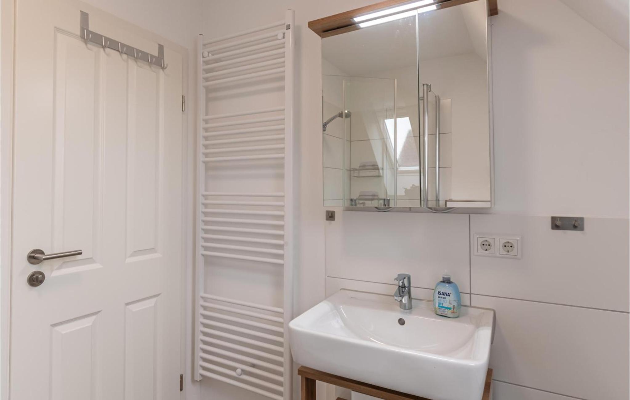 3 Bedroom Stunning Apartment In Büsum
