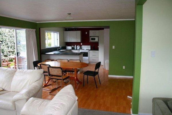 Matapouri Cottage - Matapouri Holiday Home view 3