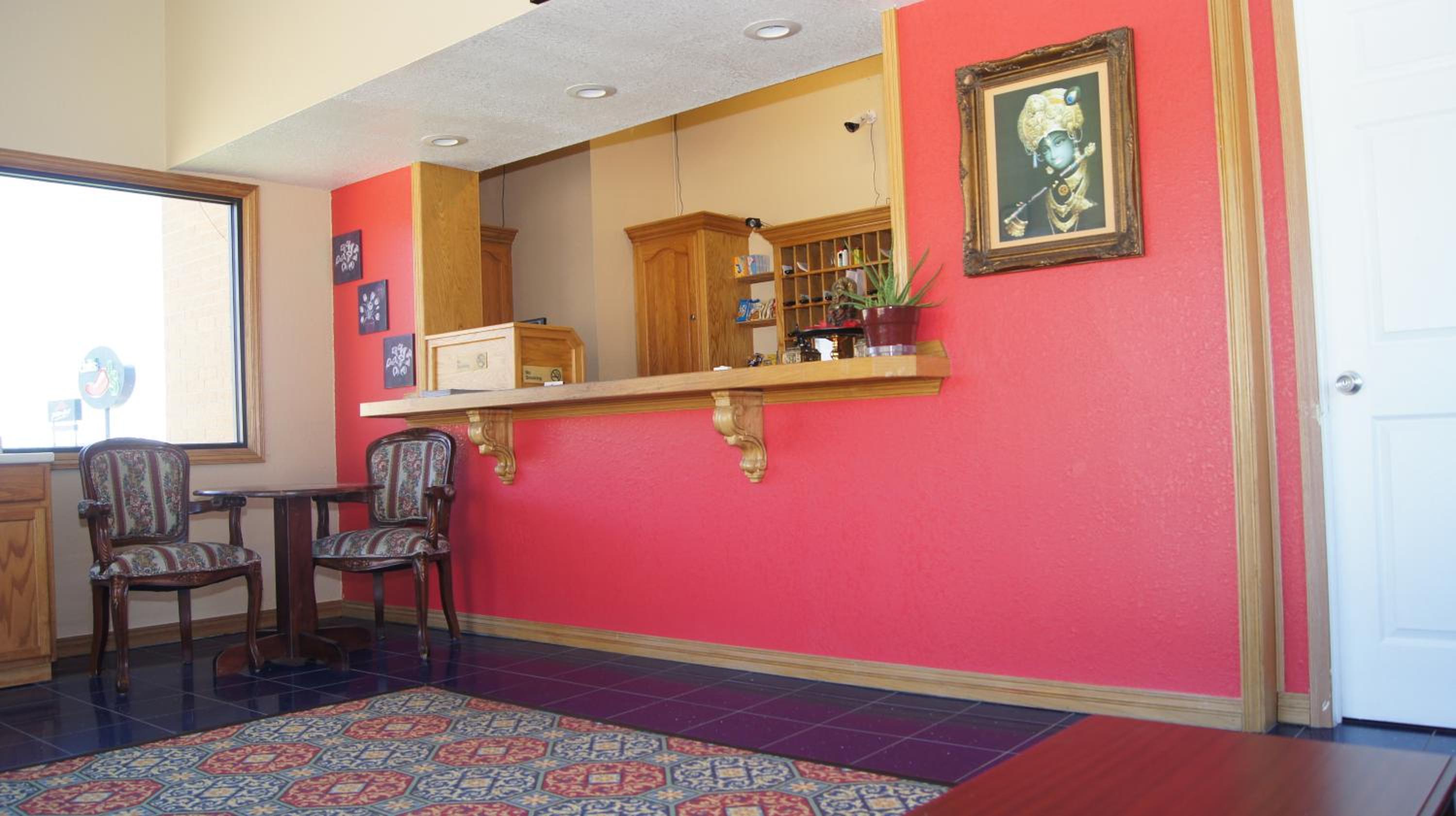 McAlester Vacations - Holiday Lodge  Suites - Property Image 10