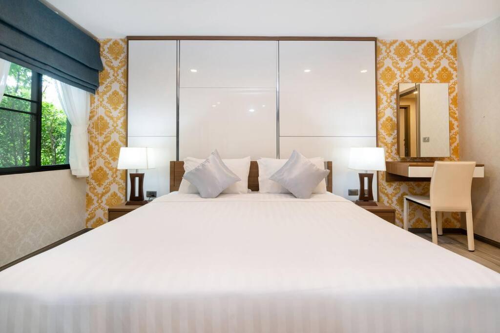 Nayang Beach Brand New Executive Luxury Condo view 4