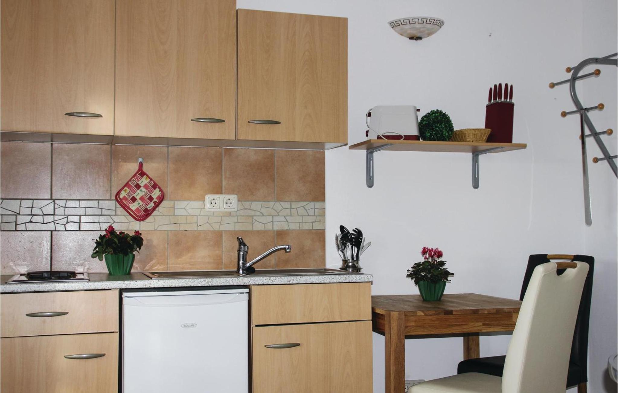 1 Bedroom Gorgeous Home In Fuhlendorf