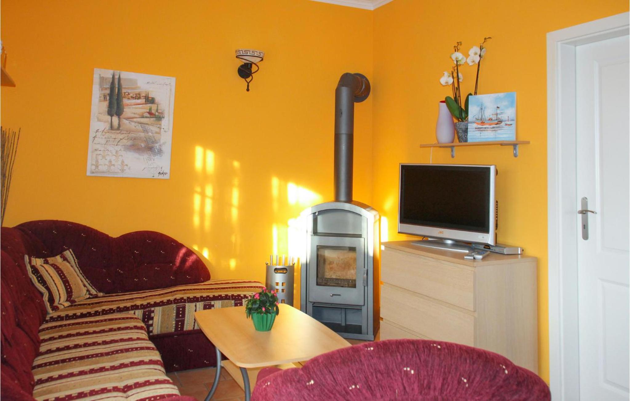 1 Bedroom Nice Home In Fuhlendorf