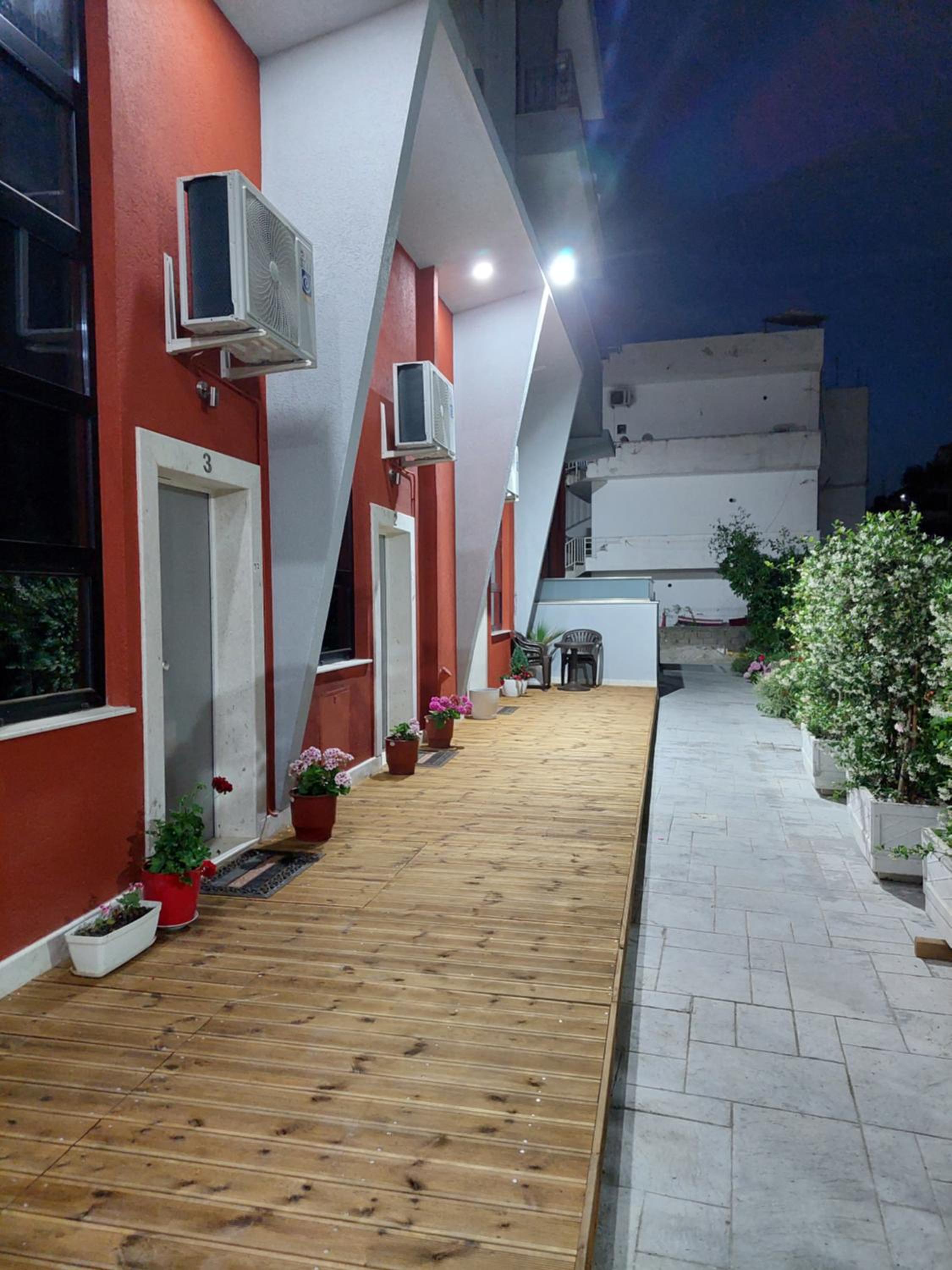 Lovely duplex apartment with patio, 100m from the beach!