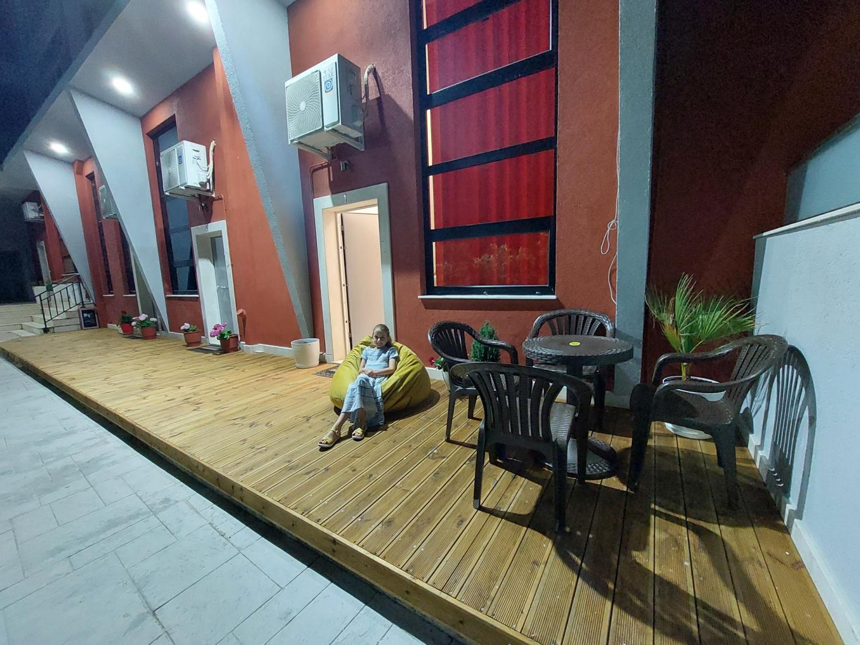 Lovely duplex apartment with patio, 100m from the beach!