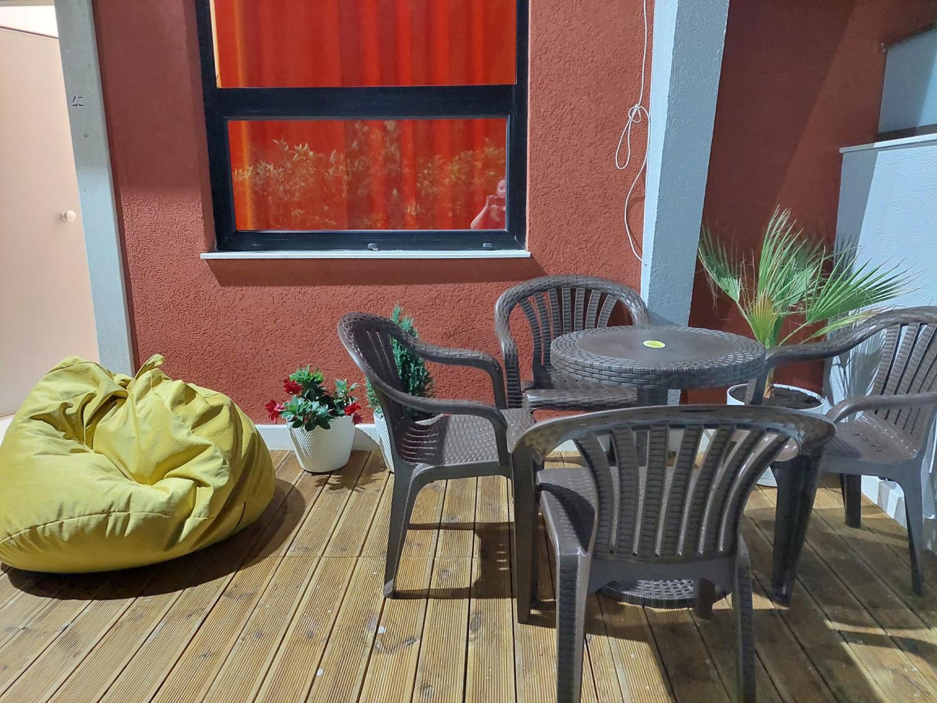 Lovely duplex apartment with patio, 100m from the beach!