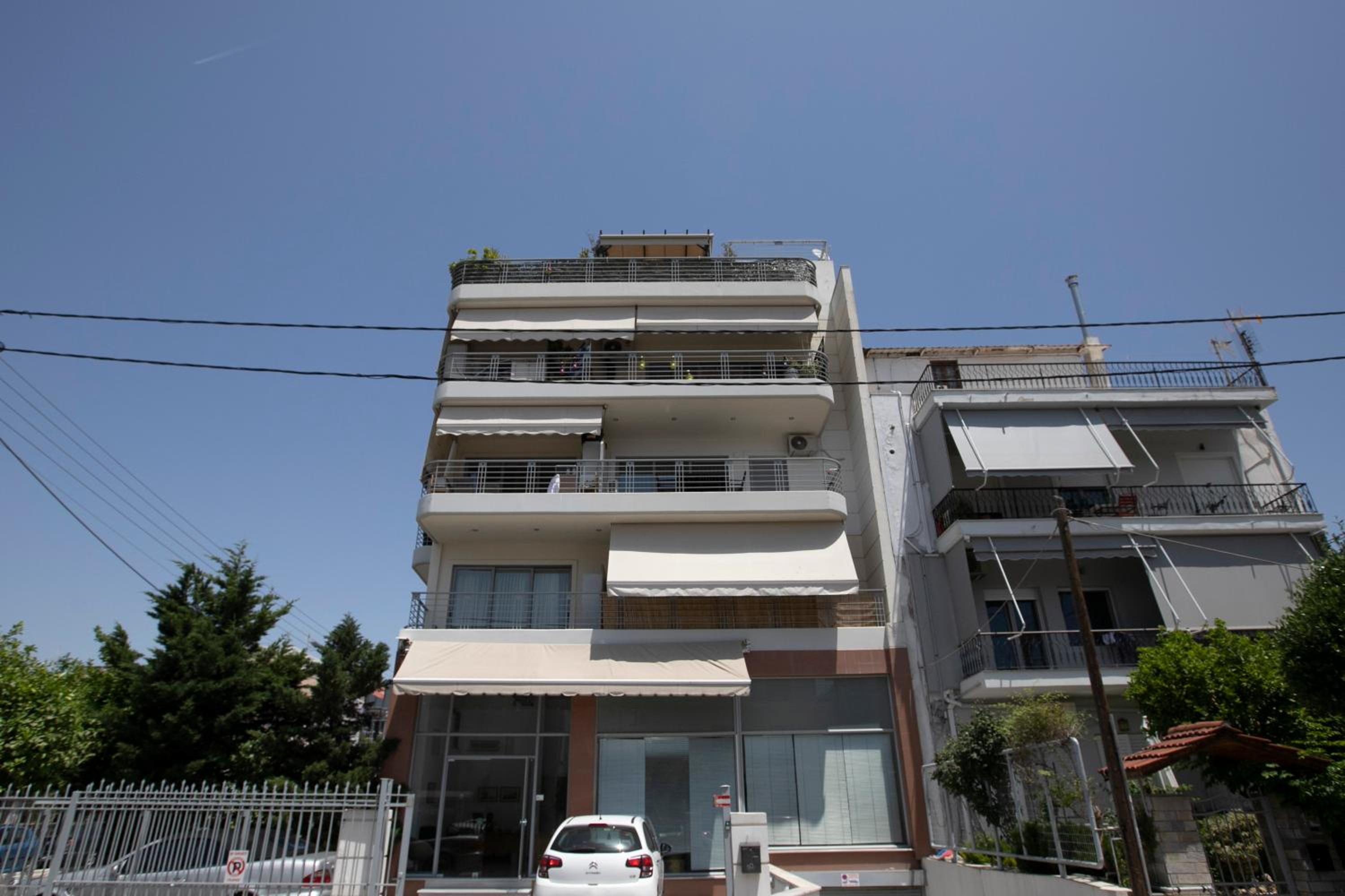 Sunny & cosy apt with balcony in Peristeri!