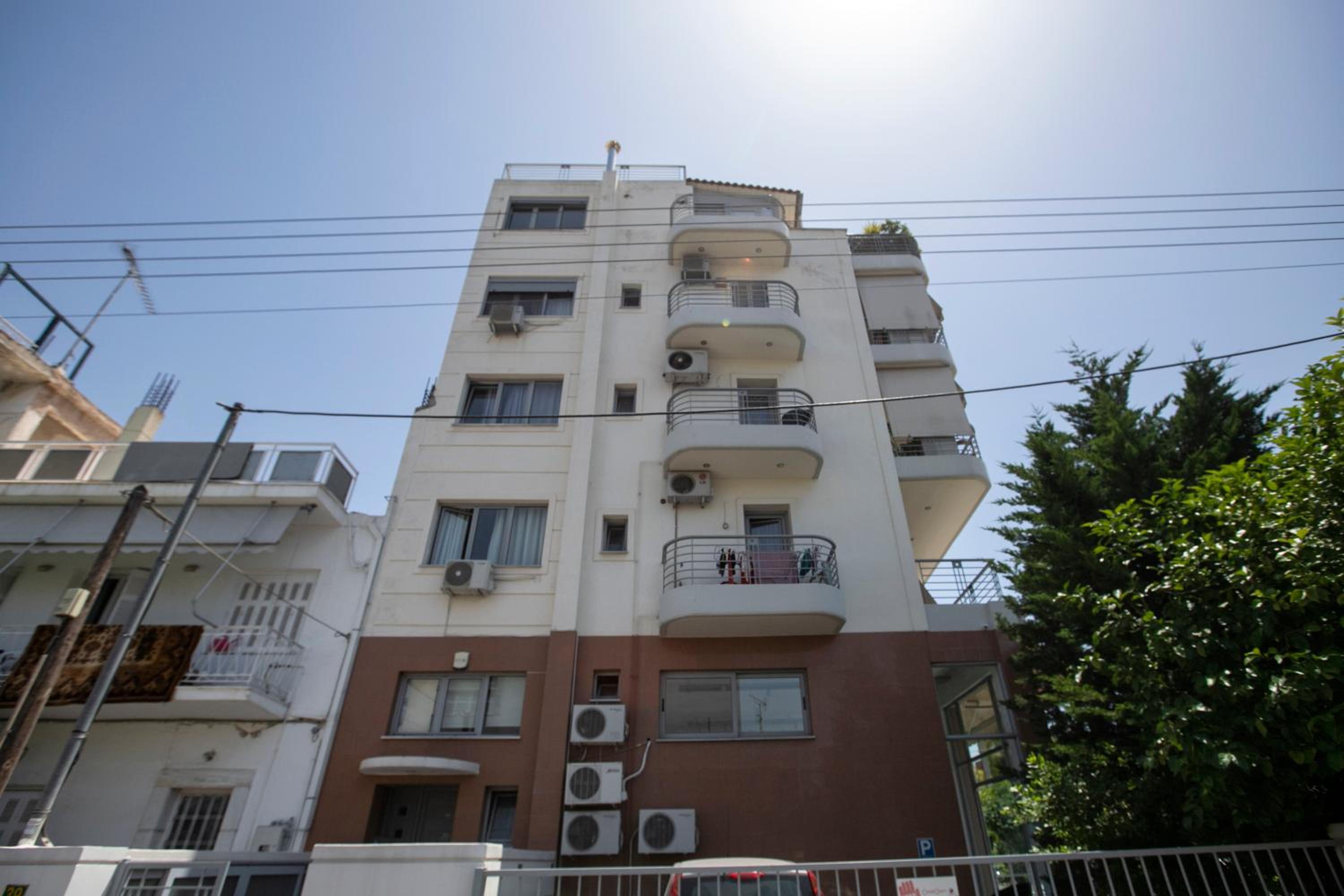 Sunny & cosy apt with balcony in Peristeri!