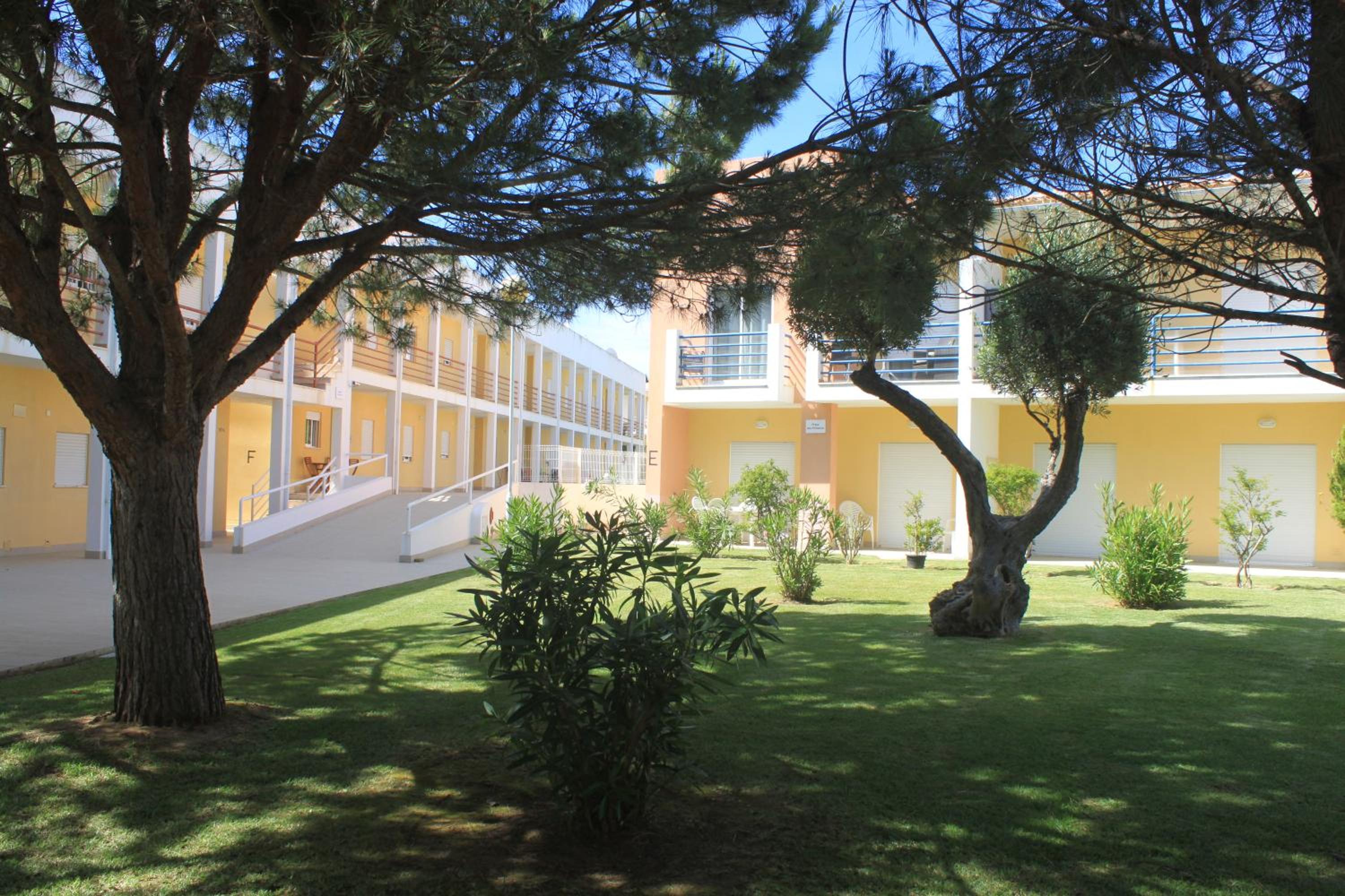 Pool&Beach in Encosta de São José
