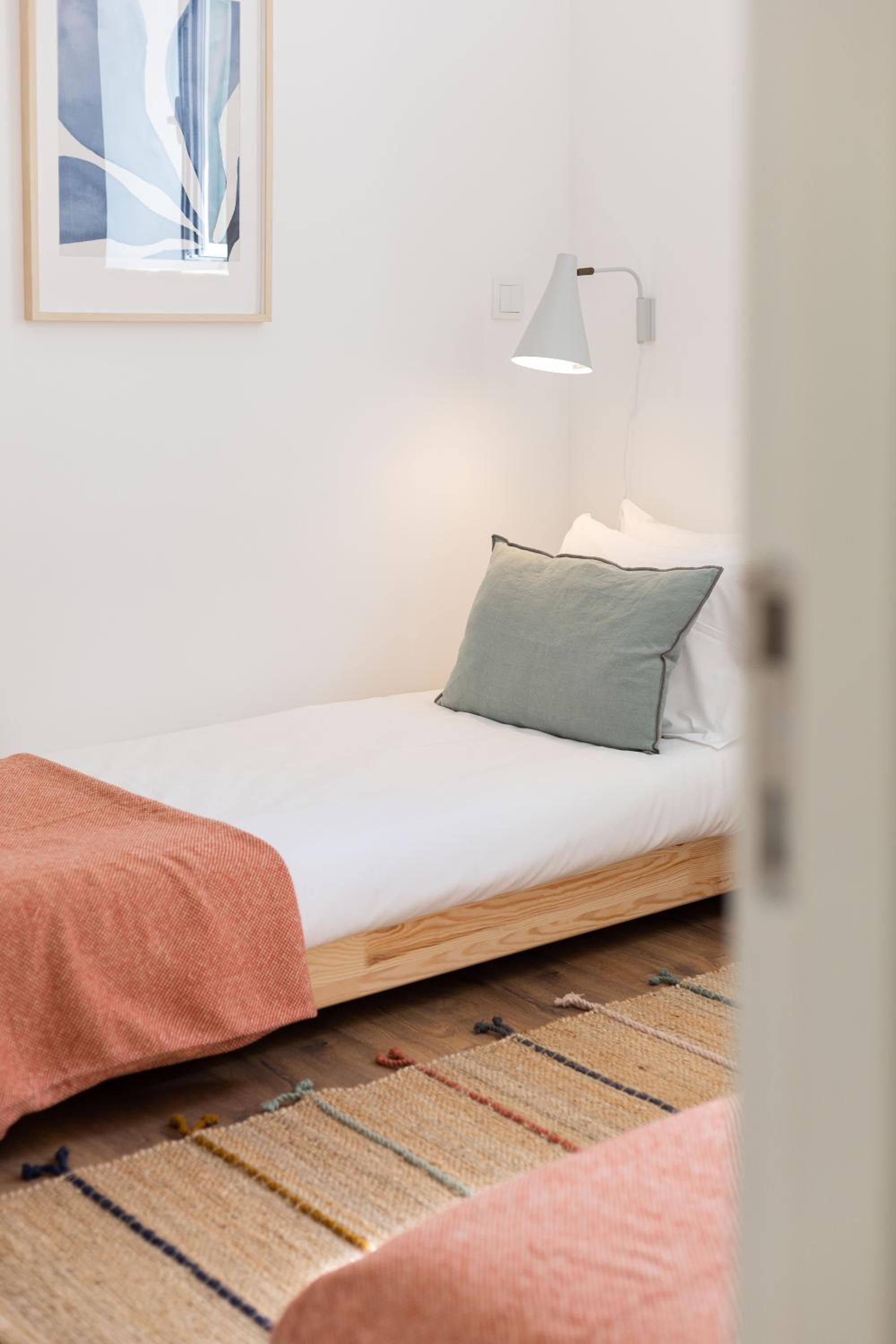 Trendy T.M Apartament by the River view 2