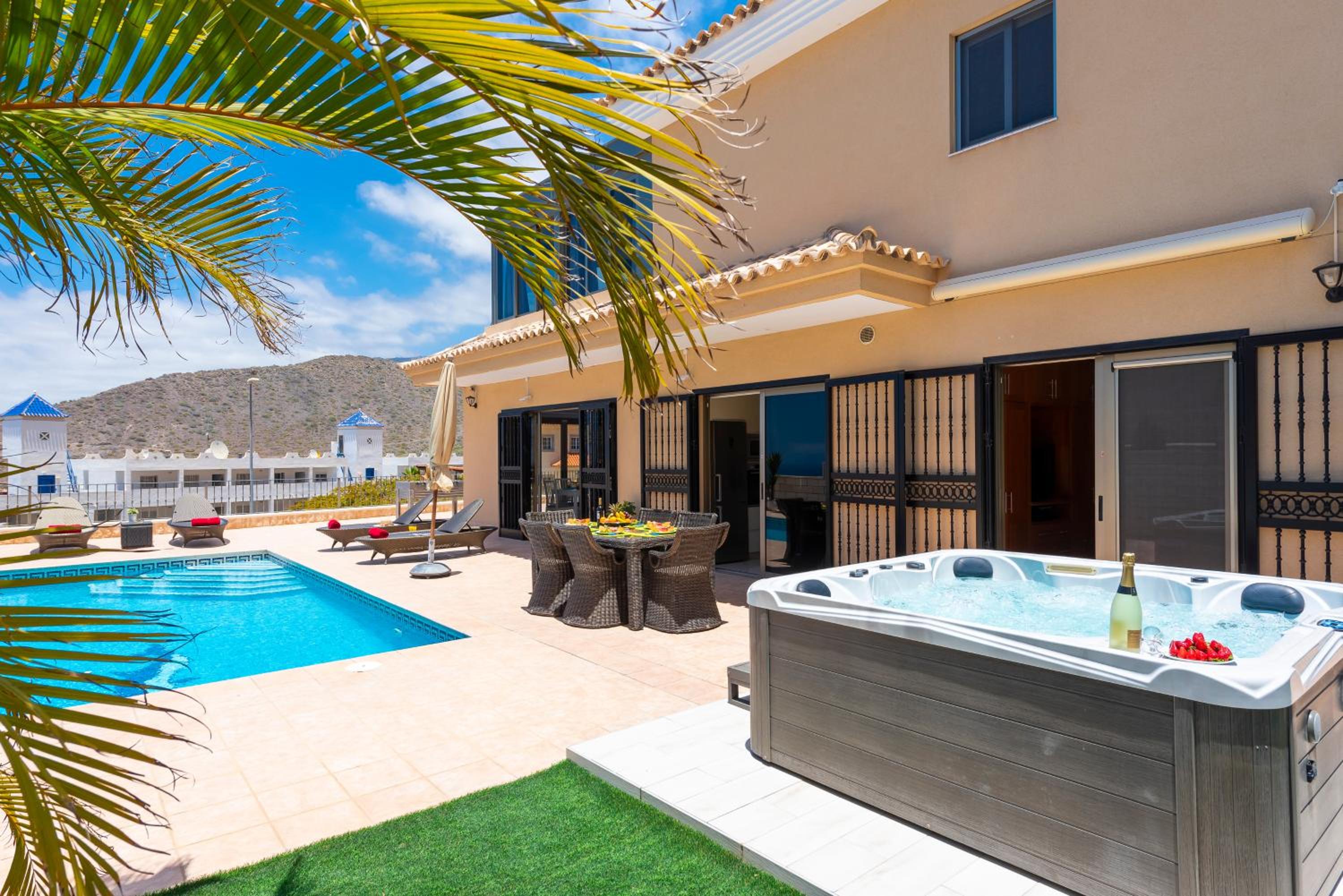 TORVISCAS SUNSET VILLA 4 rooms & private Jacuzzi photo 4