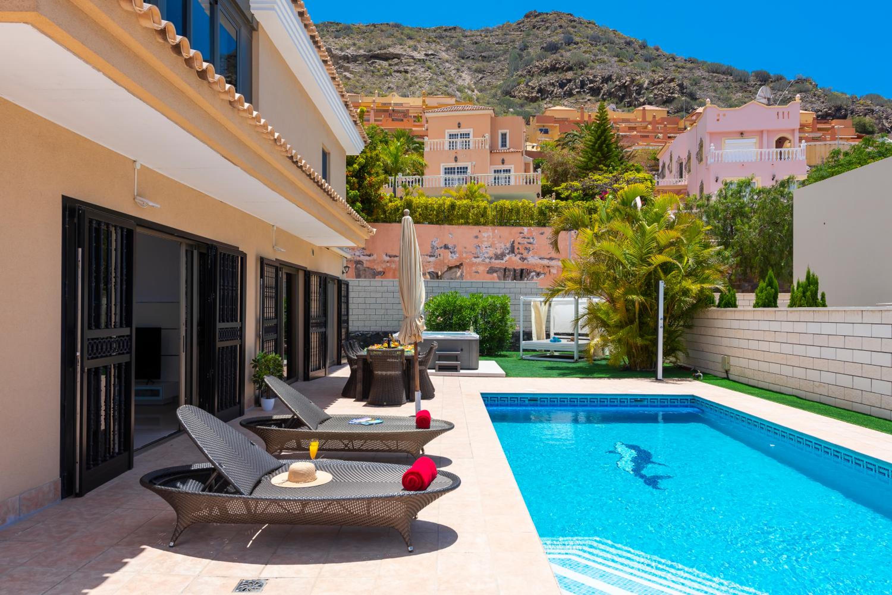 TORVISCAS SUNSET VILLA 4 rooms & private Jacuzzi photo 5