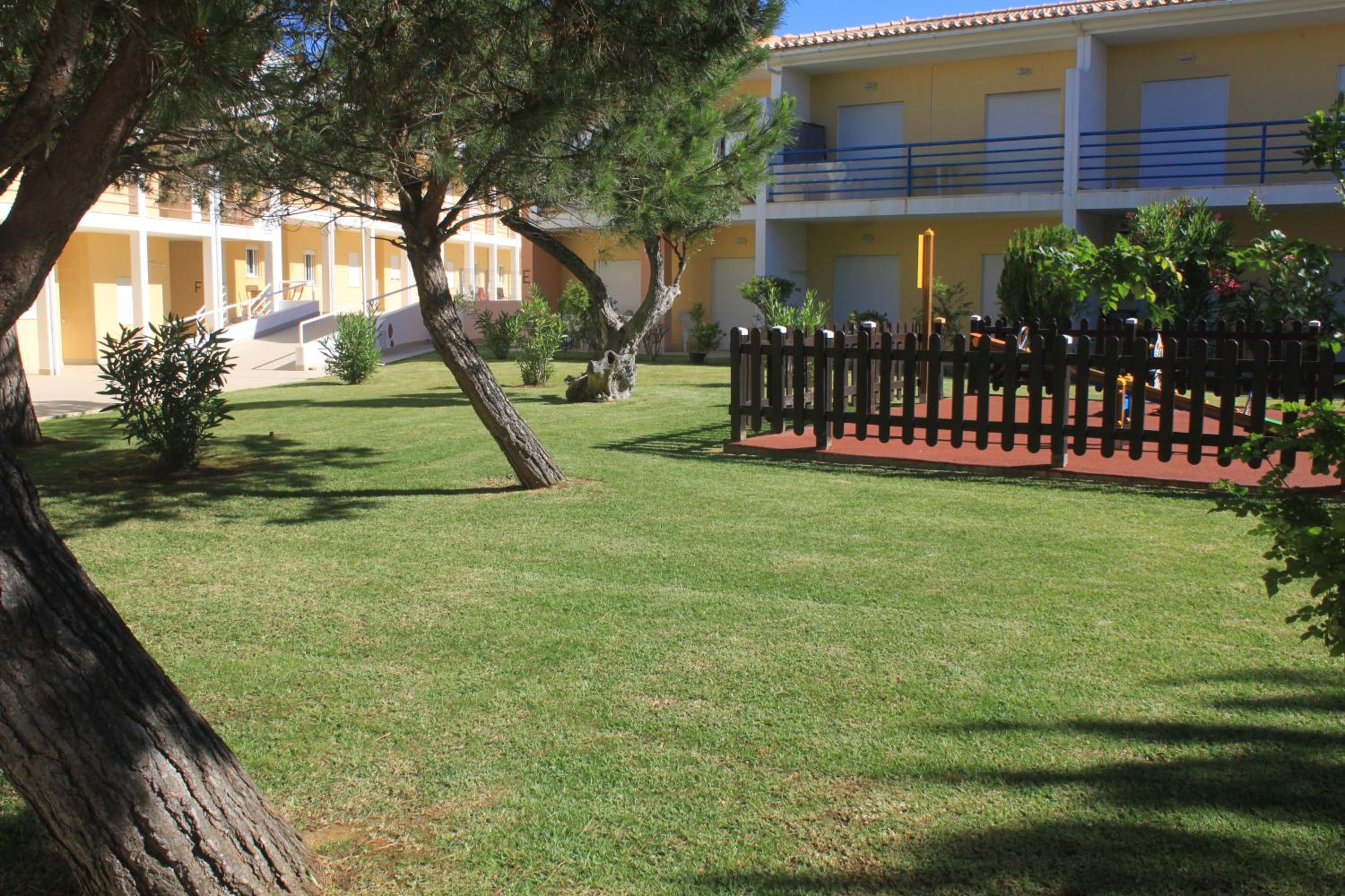 Pool&Beach in Encosta de São José