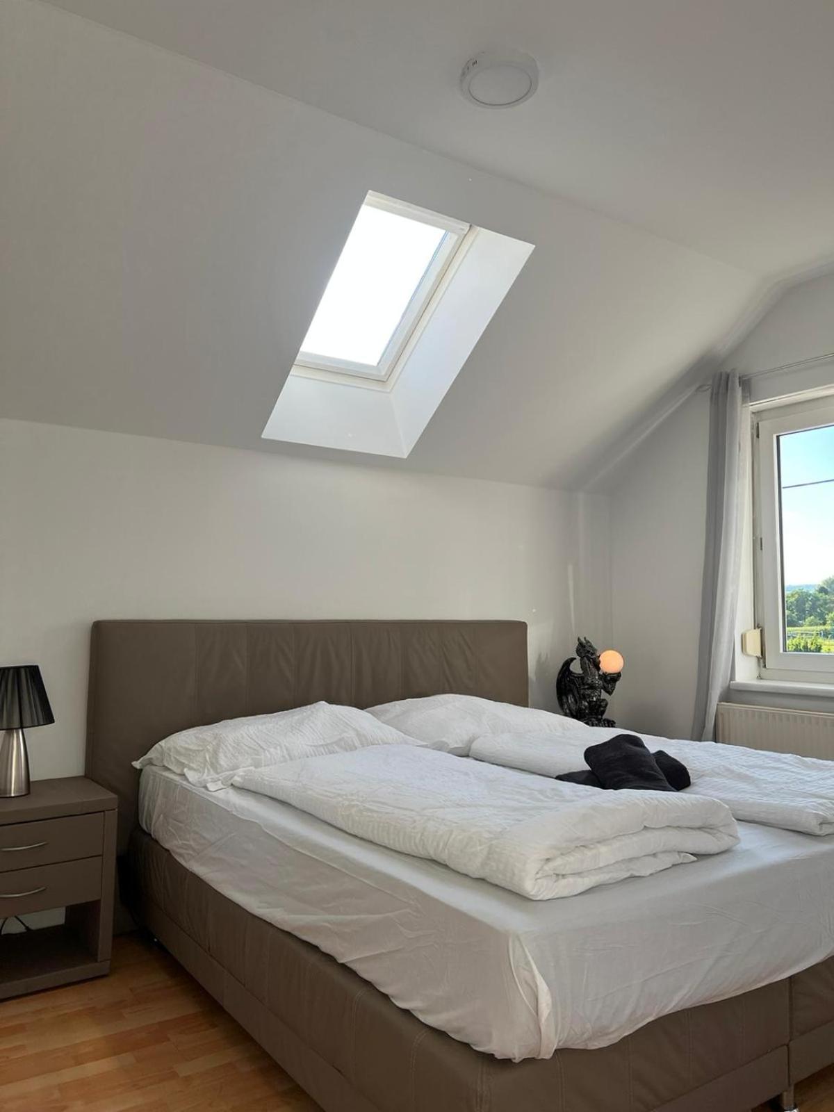 Elegant Garden Villa with Free Parking Sleeps 25