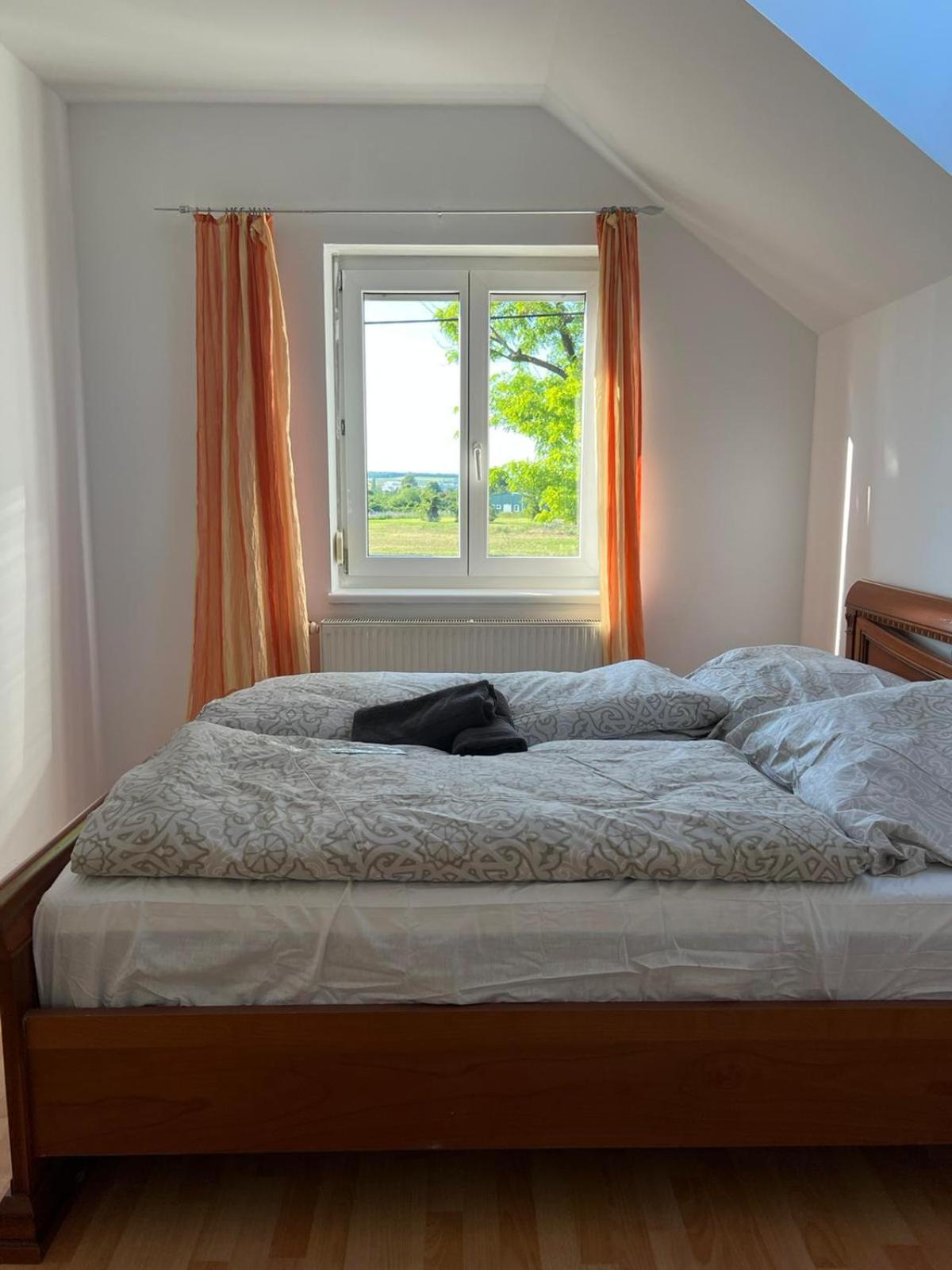 Elegant Garden Villa with Free Parking Sleeps 25