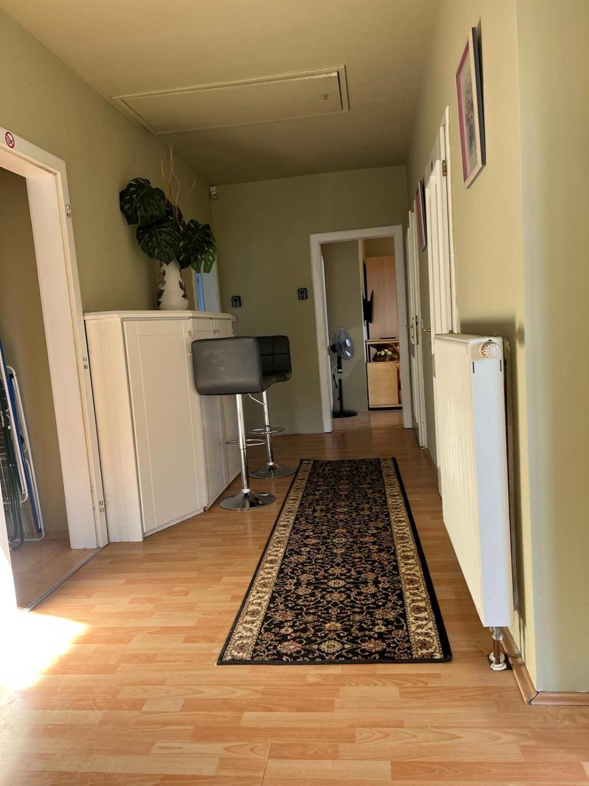 Elegant Garden Villa with Free Parking Sleeps 25