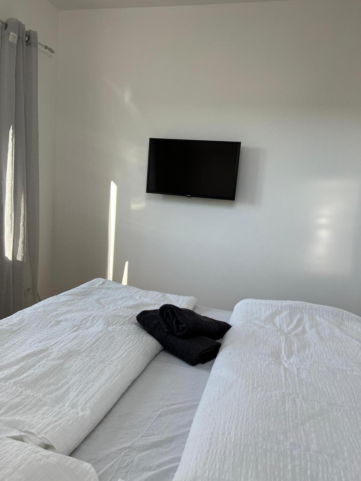 Elegant Garden Villa with Free Parking Sleeps 25