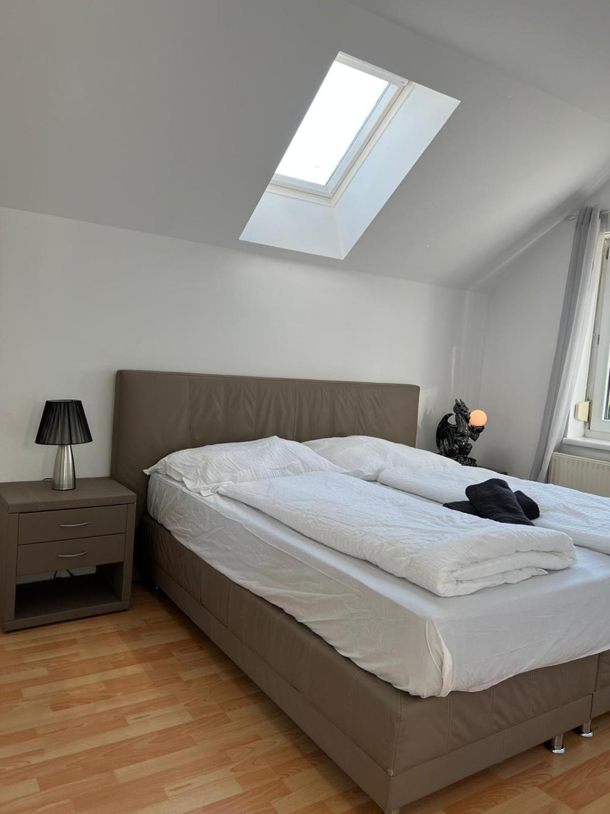 Elegant Garden Villa with Free Parking Sleeps 25