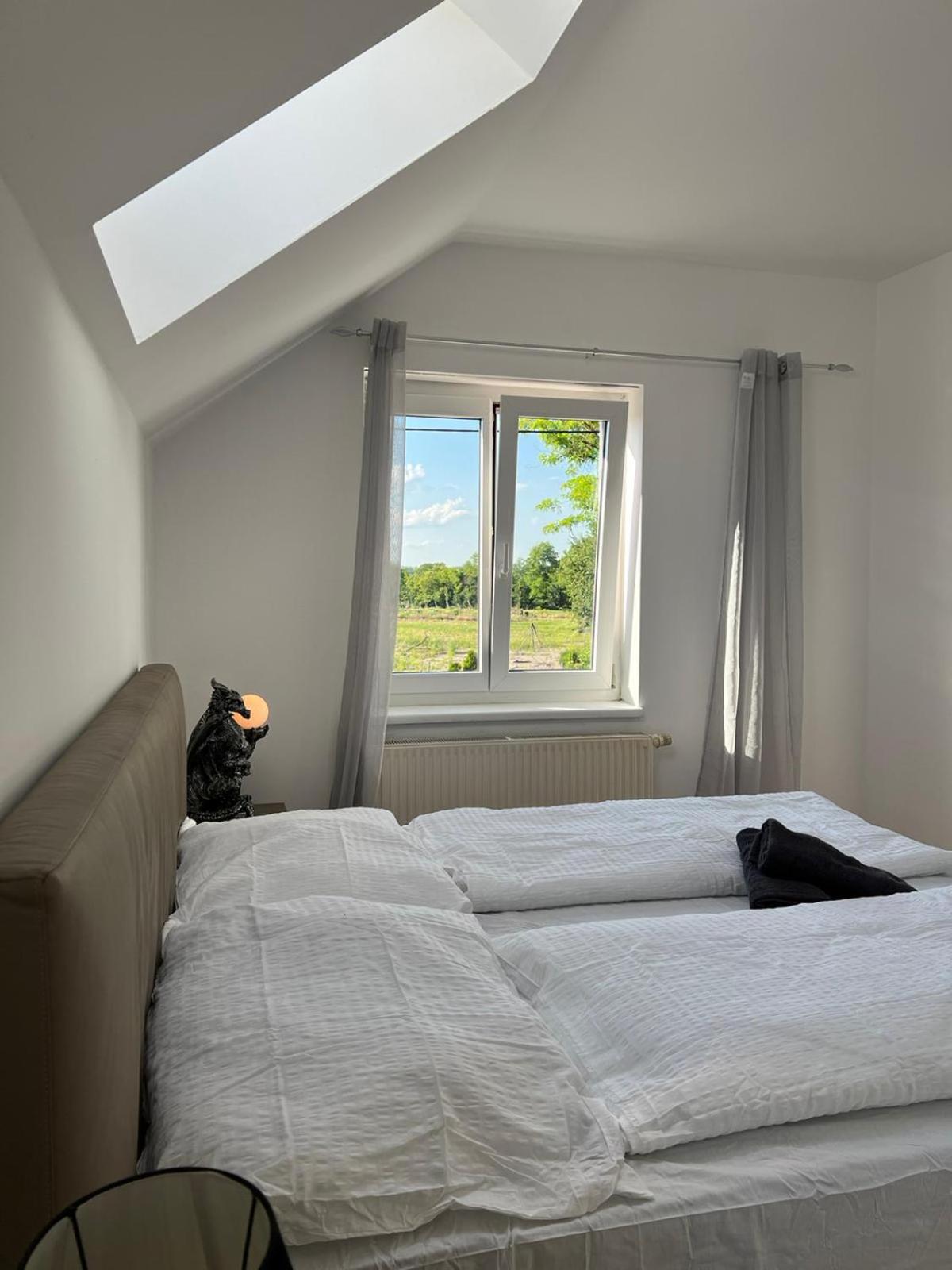 Elegant Garden Villa with Free Parking Sleeps 25