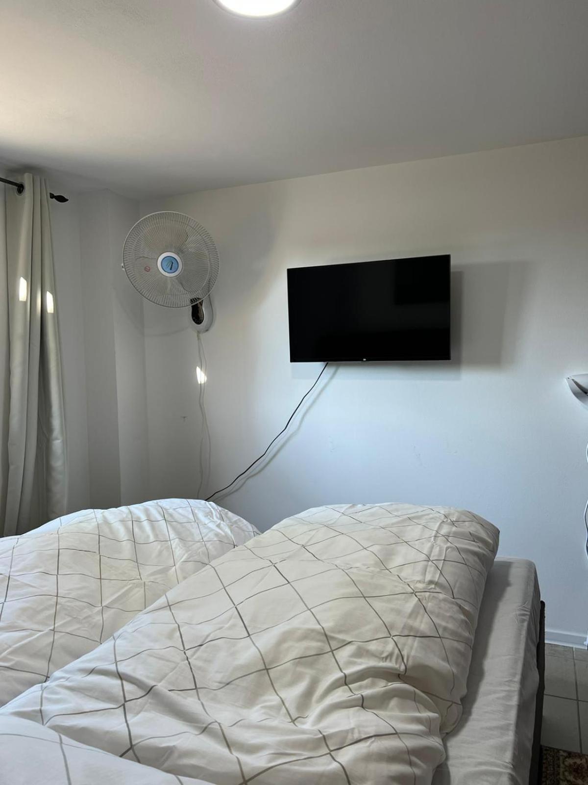Elegant Garden Villa with Free Parking Sleeps 25