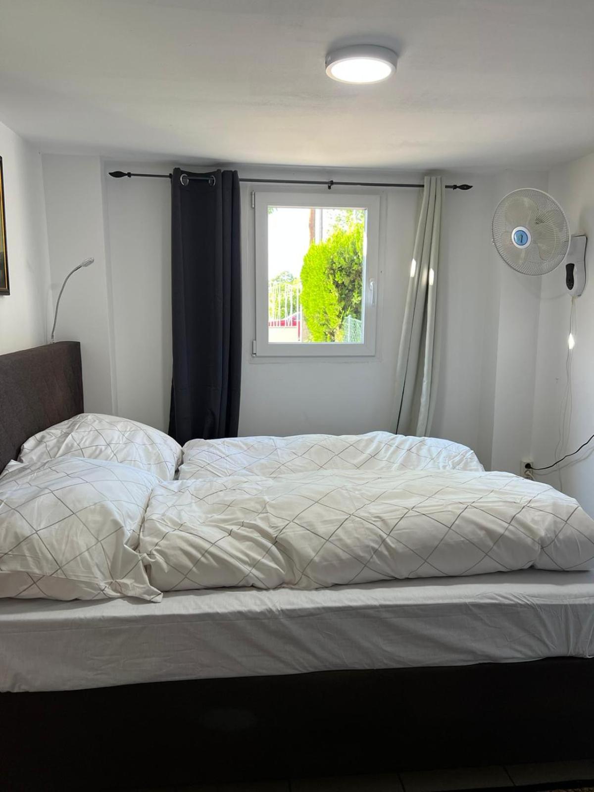 Elegant Garden Villa with Free Parking Sleeps 25