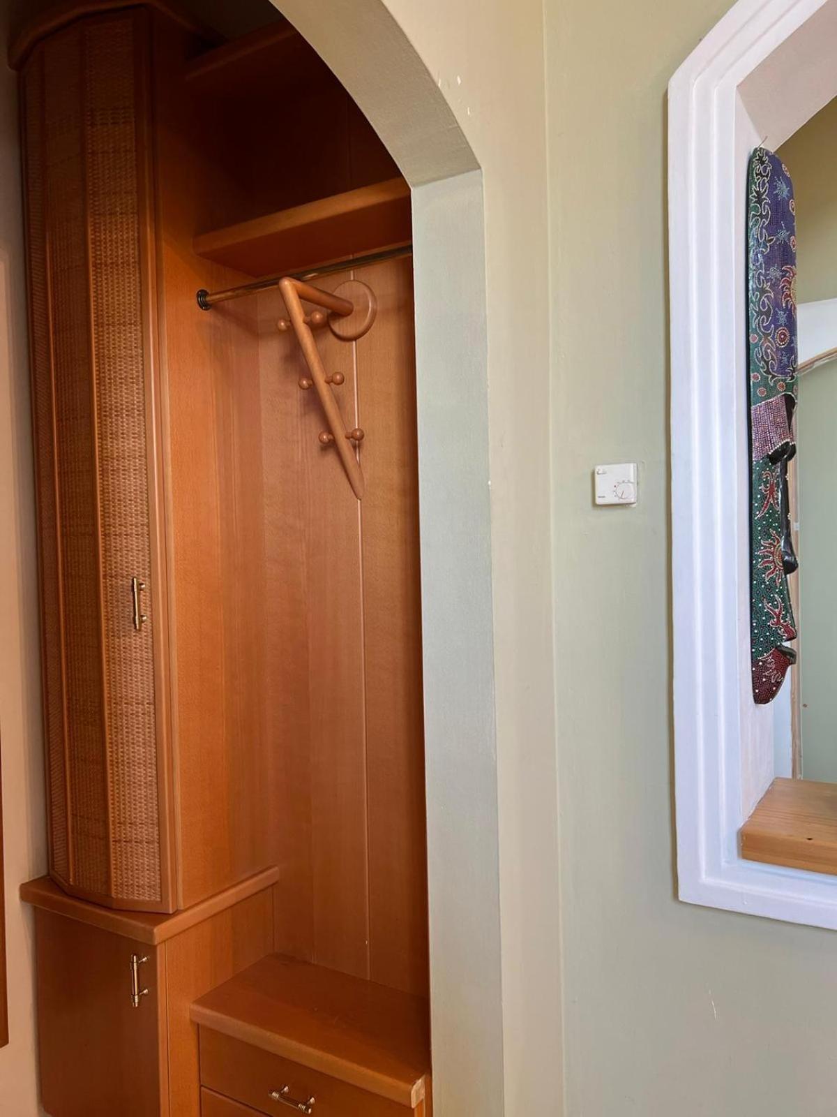 Elegant Garden Villa with Free Parking Sleeps 25