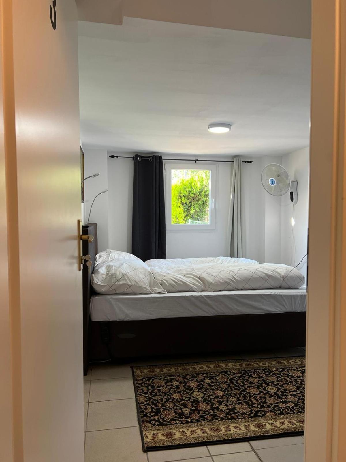 Elegant Garden Villa with Free Parking Sleeps 25