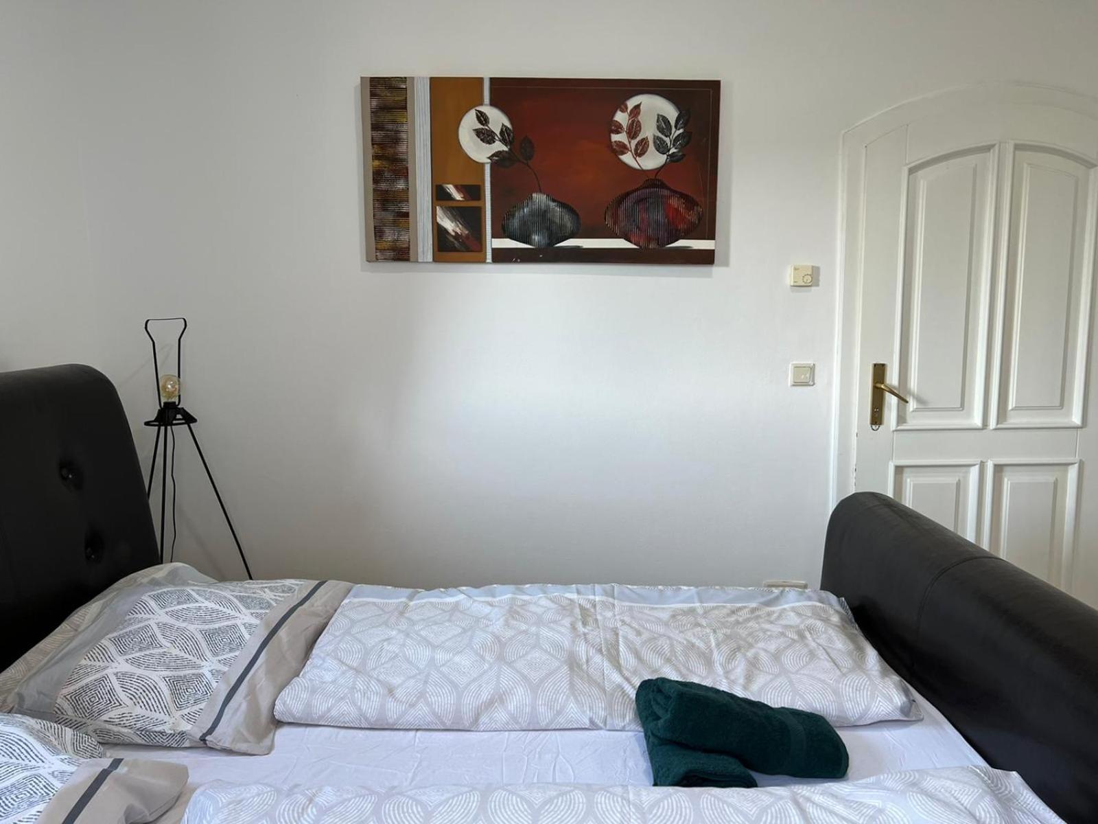 Elegant Garden Villa with Free Parking Sleeps 25