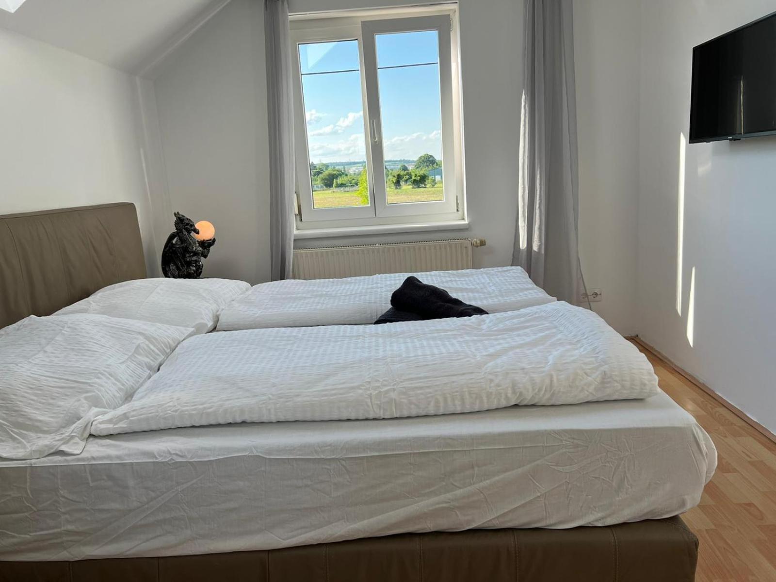 Elegant Garden Villa with Free Parking Sleeps 25