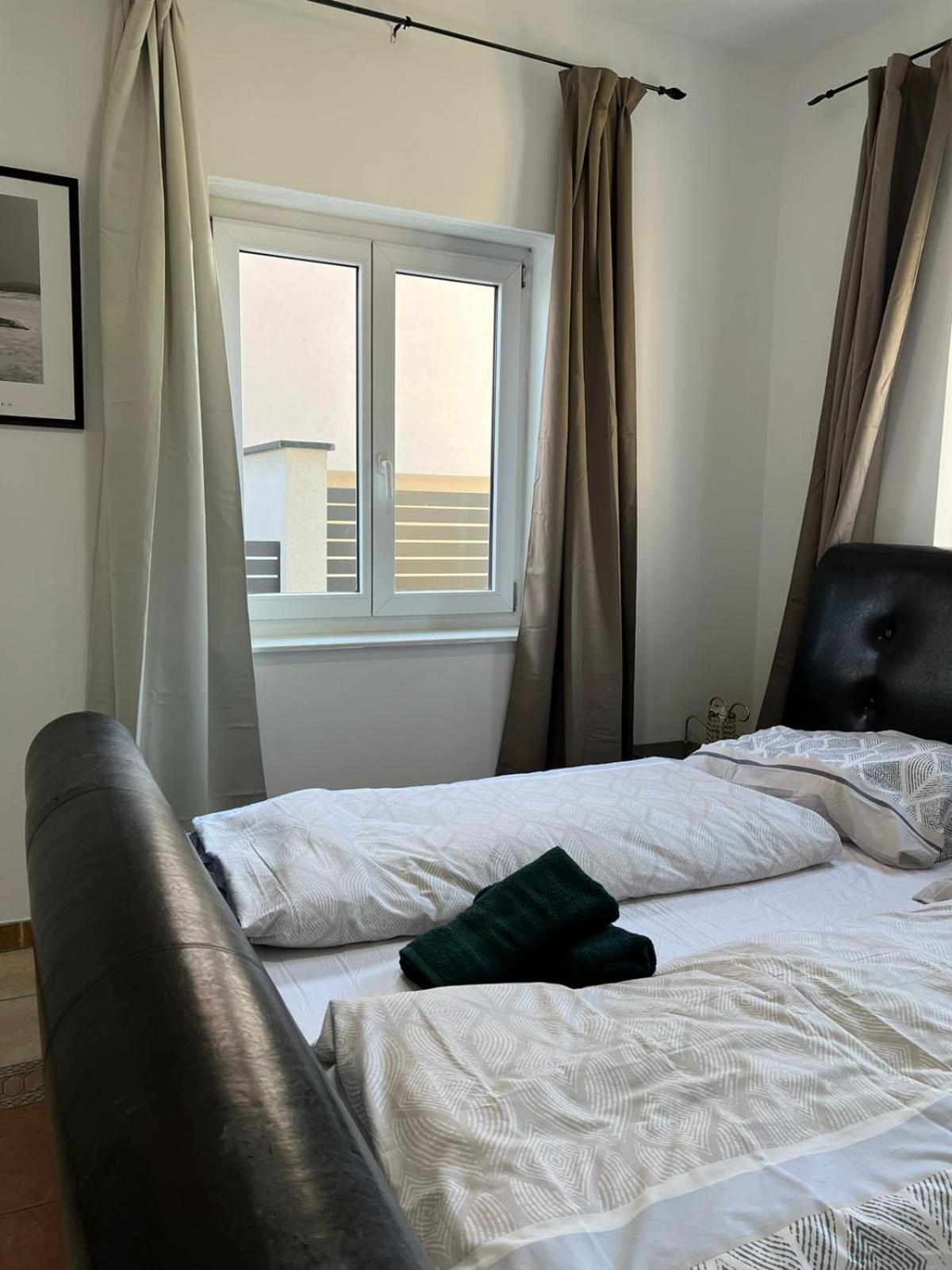 Elegant Garden Villa with Free Parking Sleeps 25