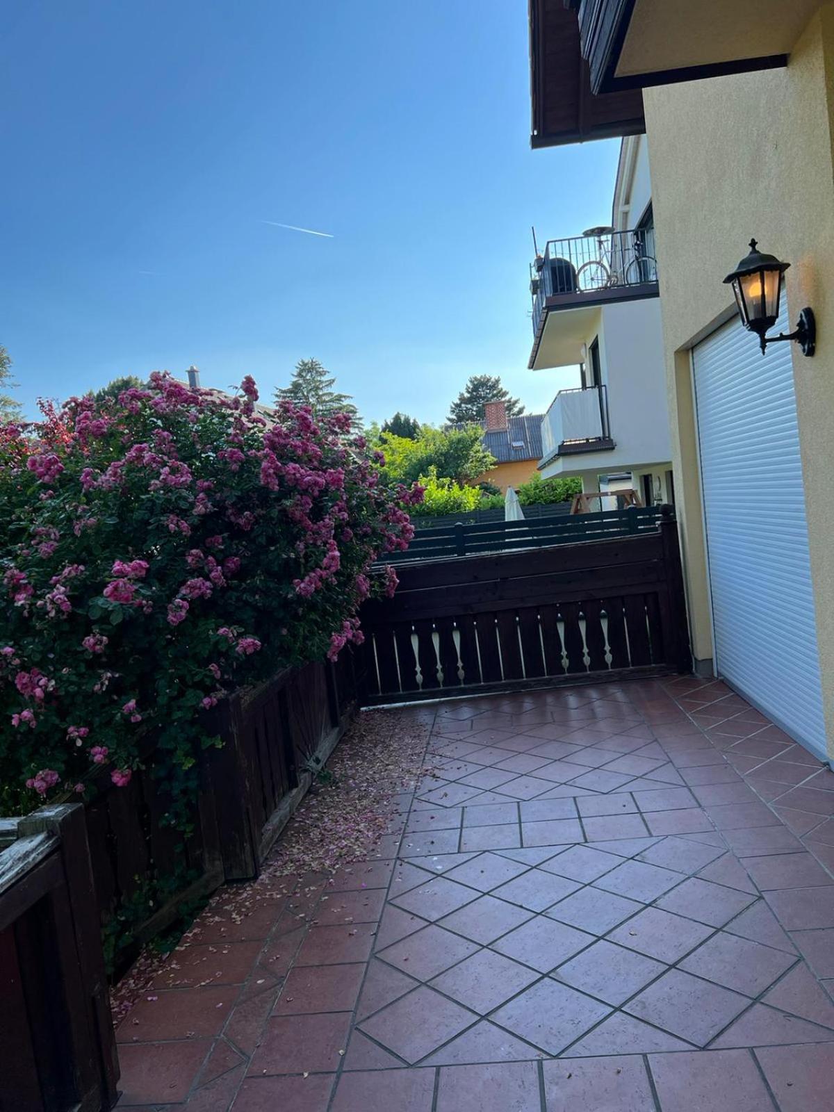 Elegant Garden Villa with Free Parking Sleeps 25