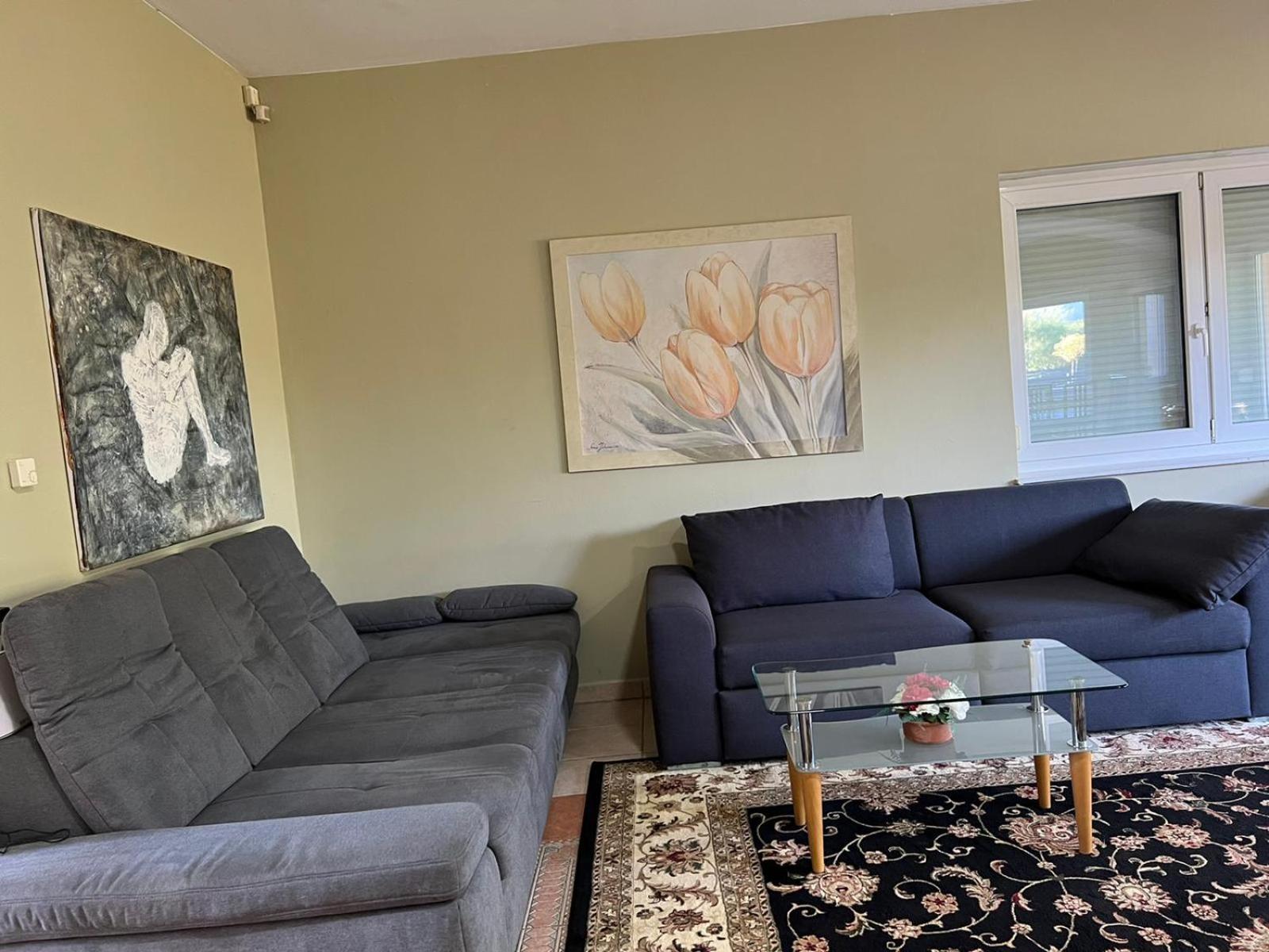 Elegant Garden Villa with Free Parking Sleeps 25