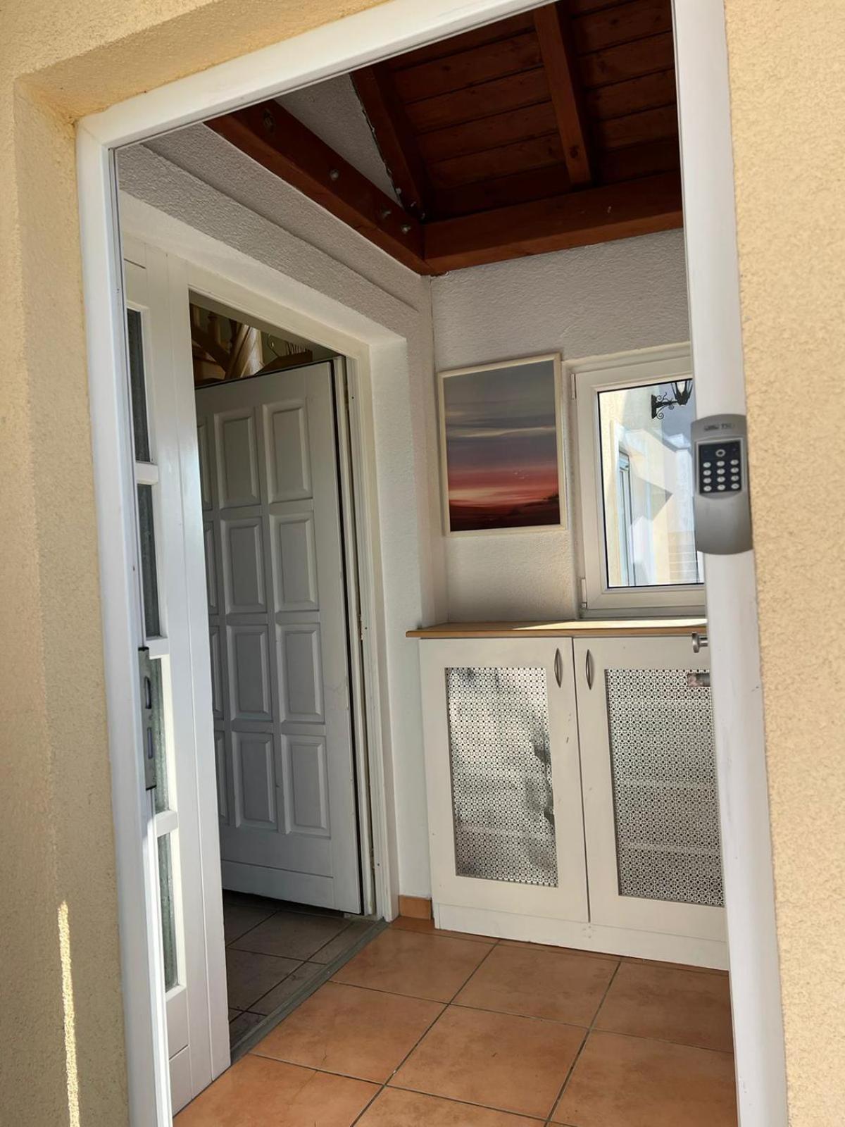 Elegant Garden Villa with Free Parking Sleeps 25