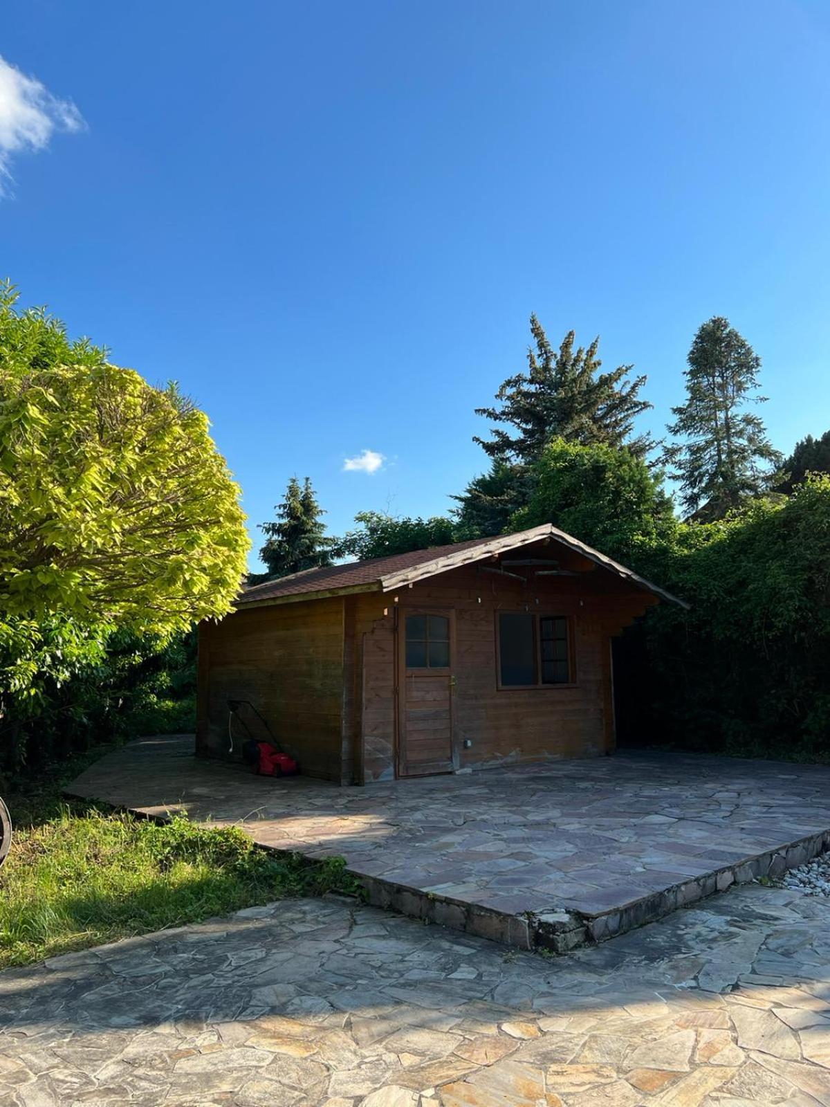 Elegant Garden Villa with Free Parking Sleeps 25