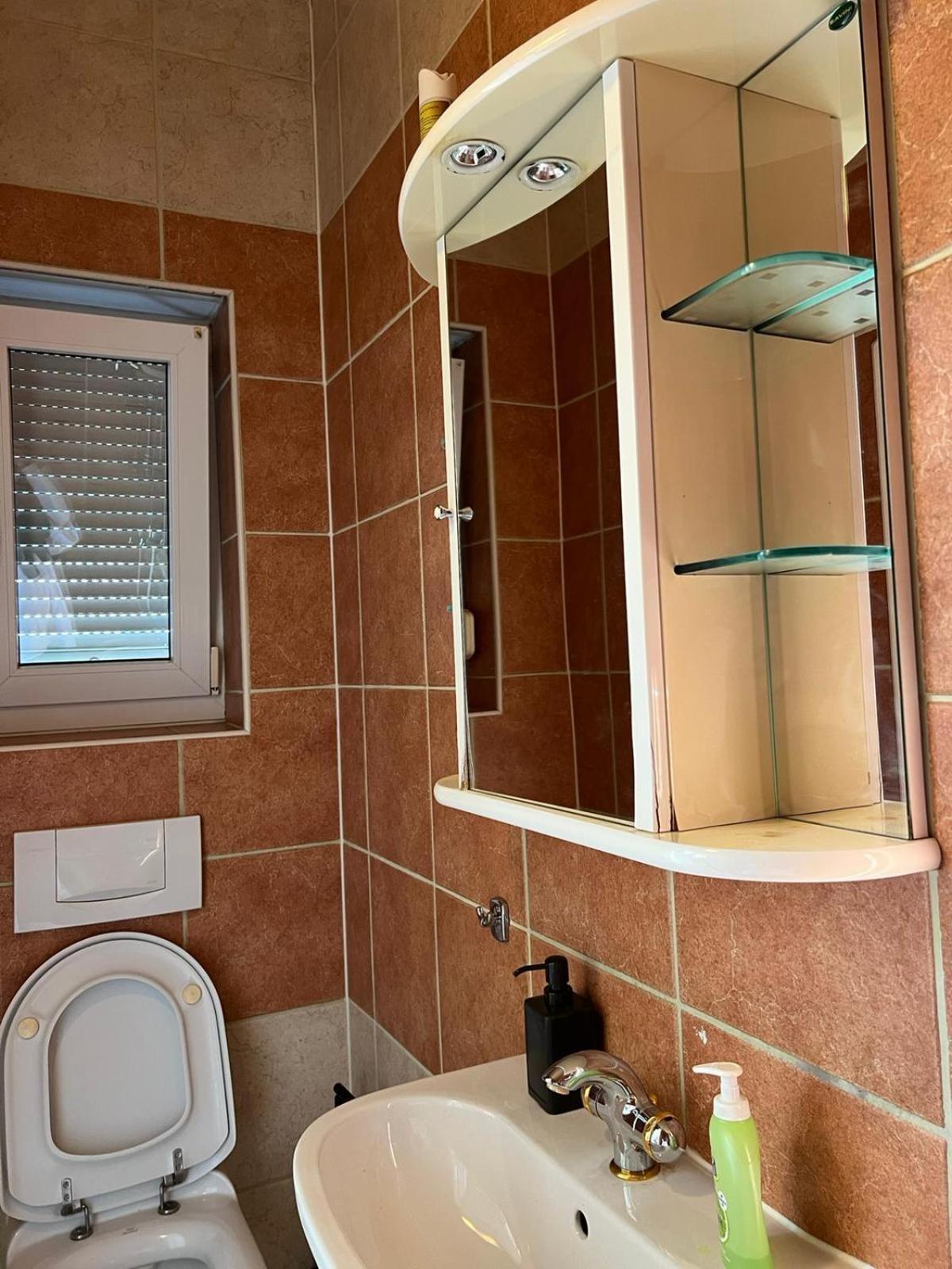 Elegant Garden Villa with Free Parking Sleeps 25