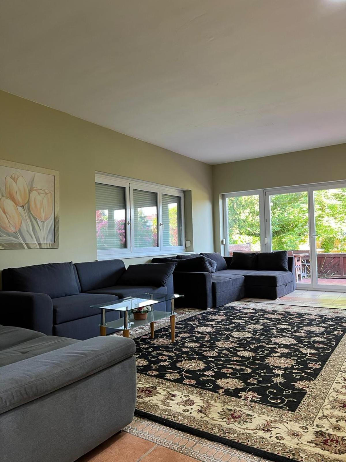 Elegant Garden Villa with Free Parking Sleeps 25